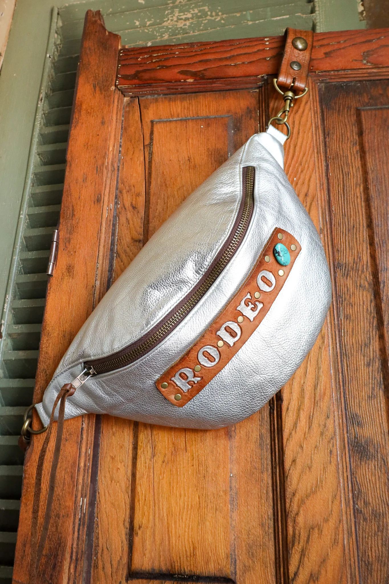 Two Bar West Rodeo With Vintage Strap Bag - Image 5