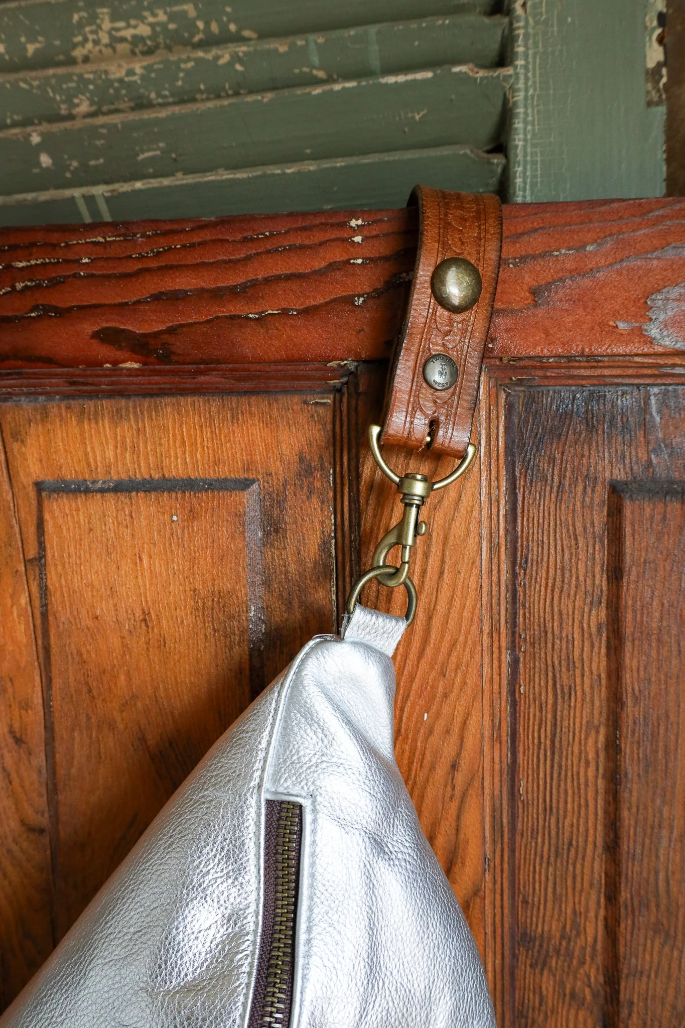 Two Bar West Rodeo With Vintage Strap Bag - Image 6
