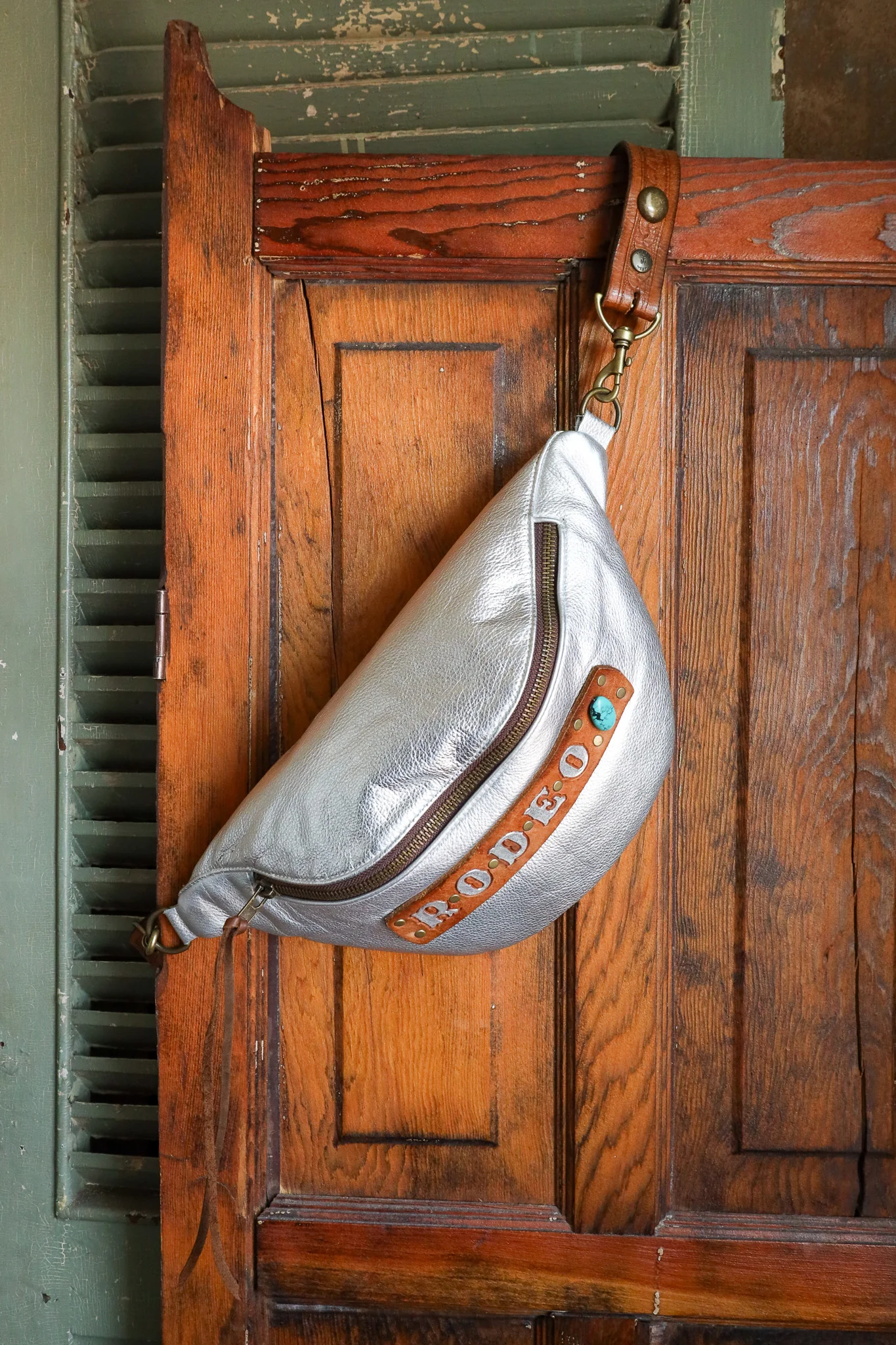 Two Bar West Rodeo With Vintage Strap Bag - Image 7