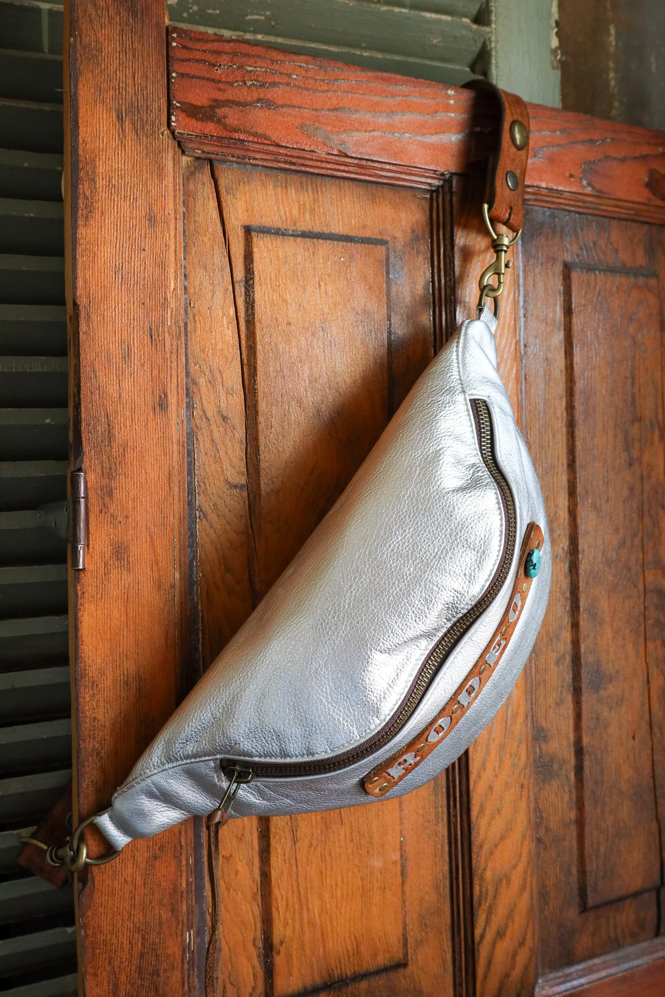 Two Bar West Rodeo With Vintage Strap Bag - Image 8