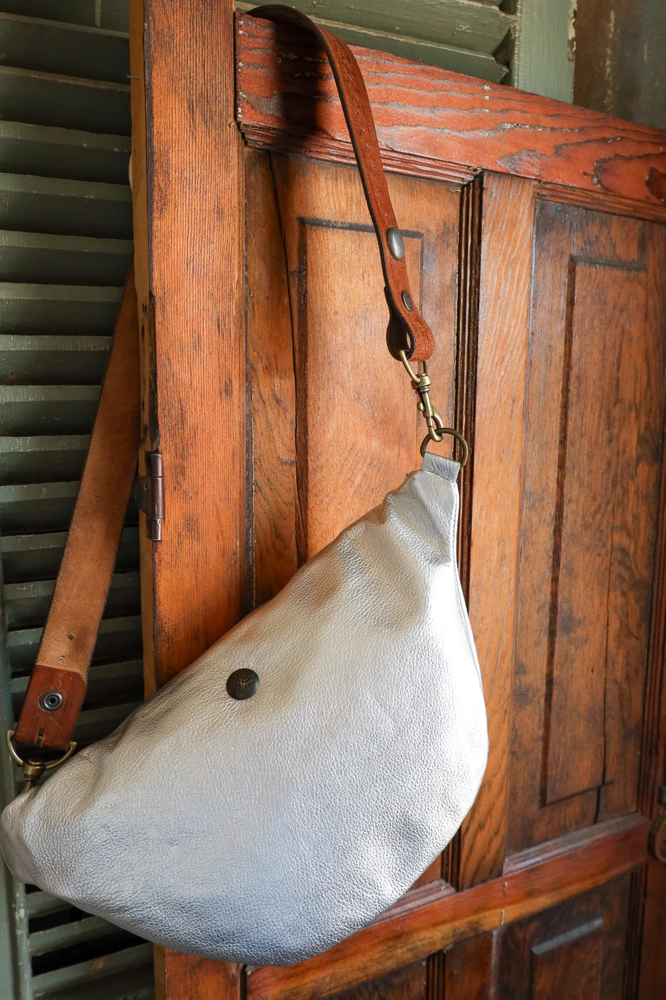 Two Bar West Rodeo With Vintage Strap Bag - Image 9