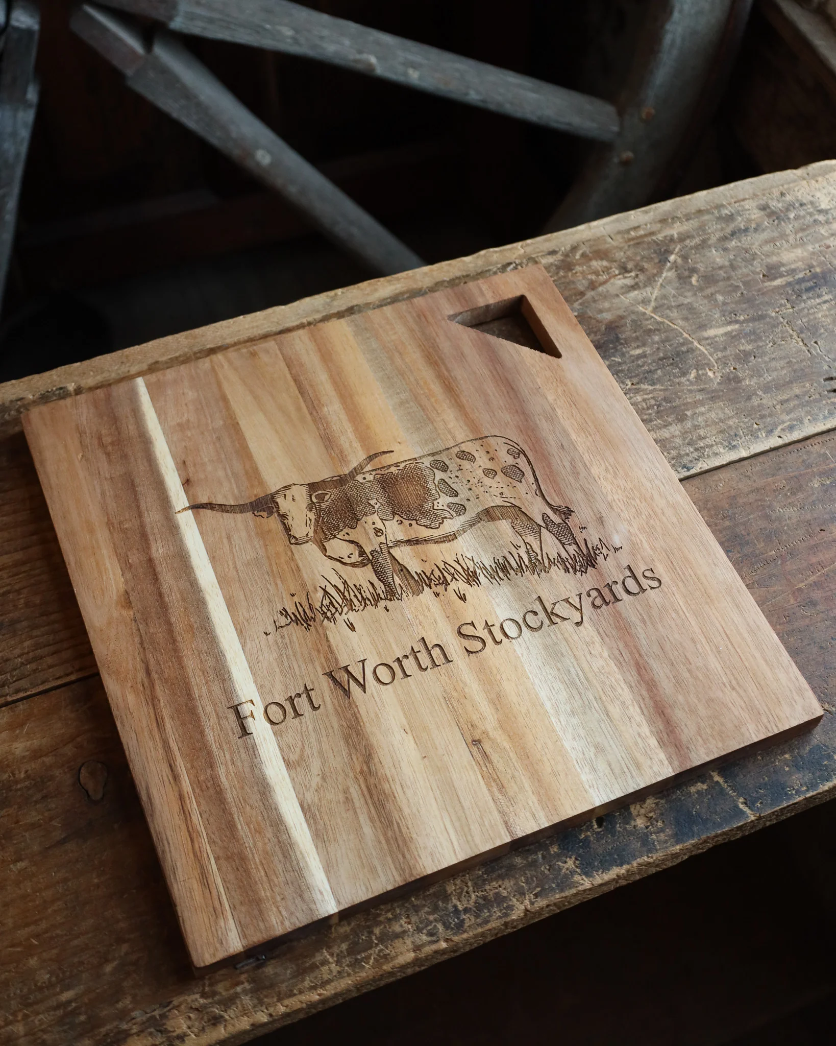 Maverick Exclusive Longhorn Acacia With Cutout Board - Image 2