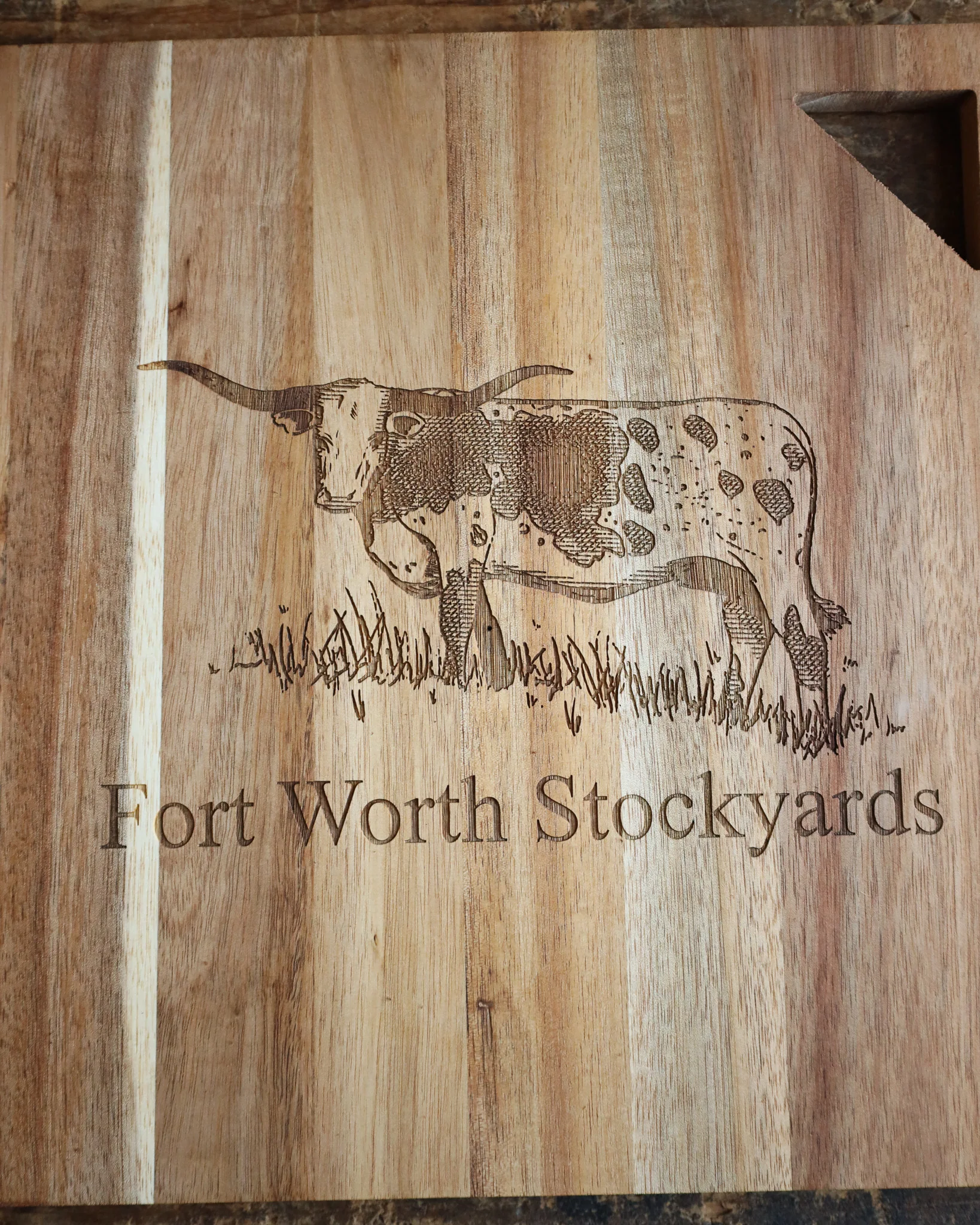 Maverick Exclusive Longhorn Acacia With Cutout Board - Image 3