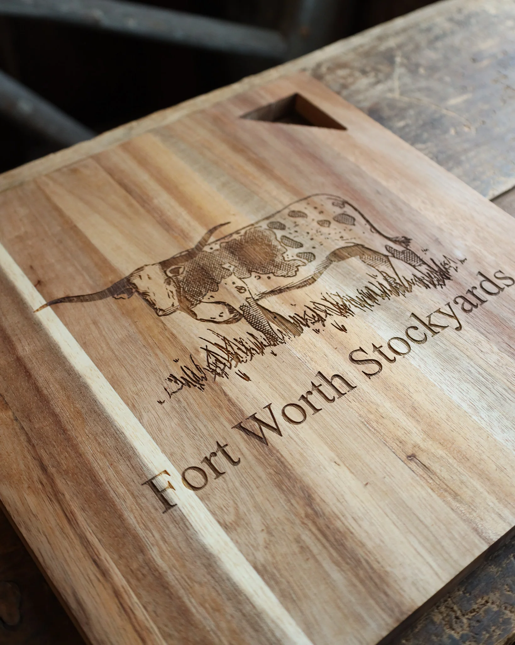 Maverick Exclusive Longhorn Acacia With Cutout Board - Image 4
