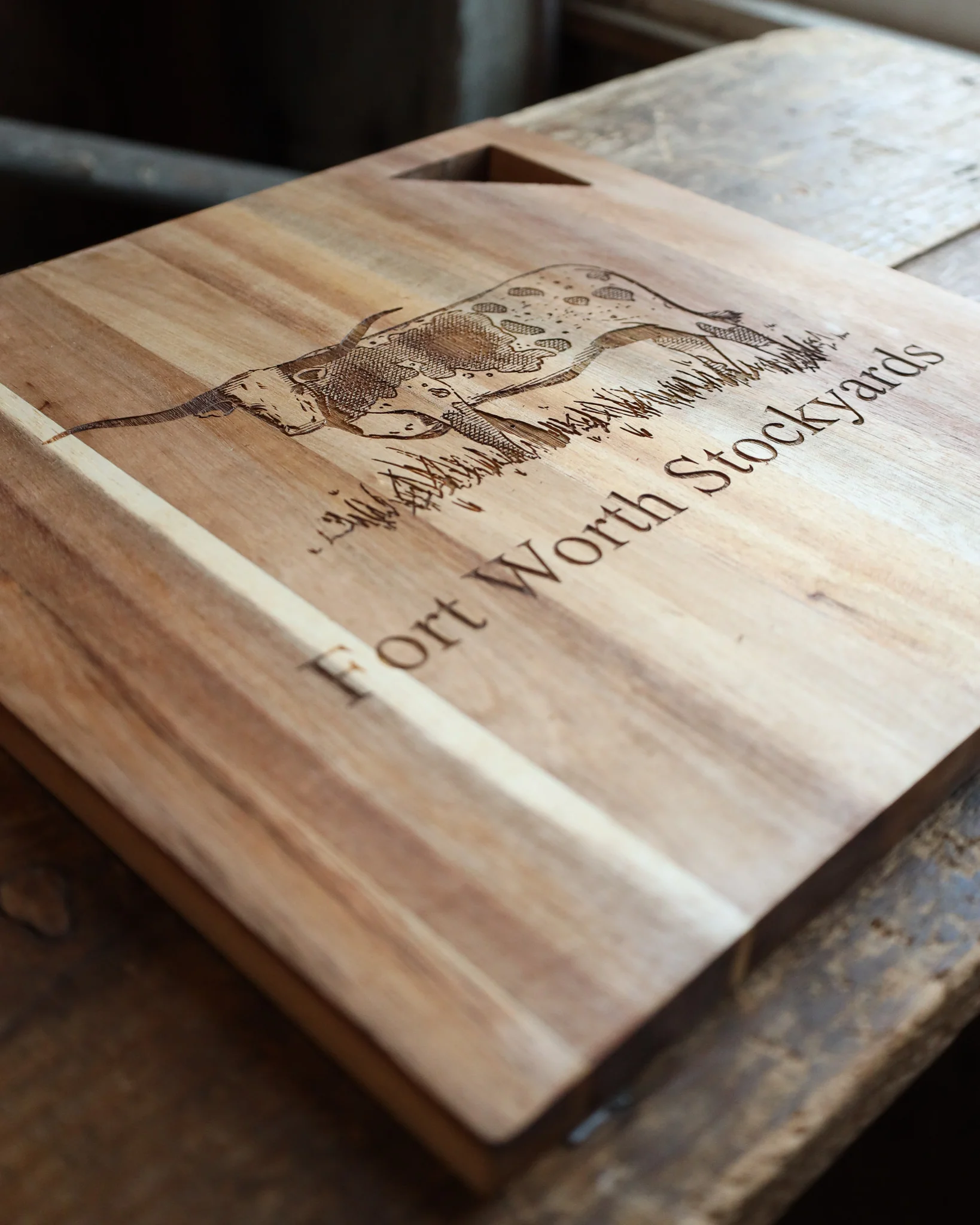 Maverick Exclusive Longhorn Acacia With Cutout Board - Image 5