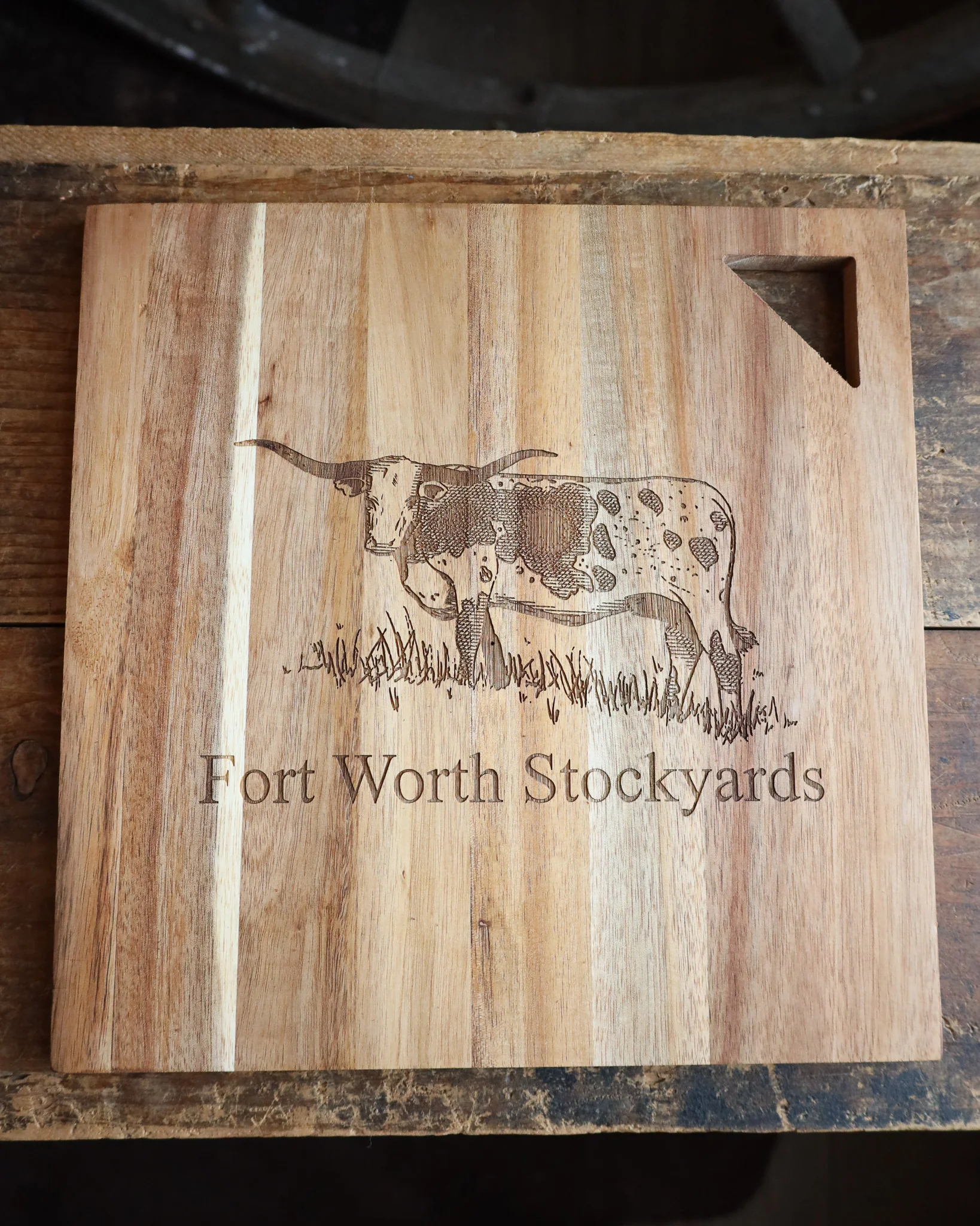 Maverick Exclusive Longhorn Acacia With Cutout Board - Image 6