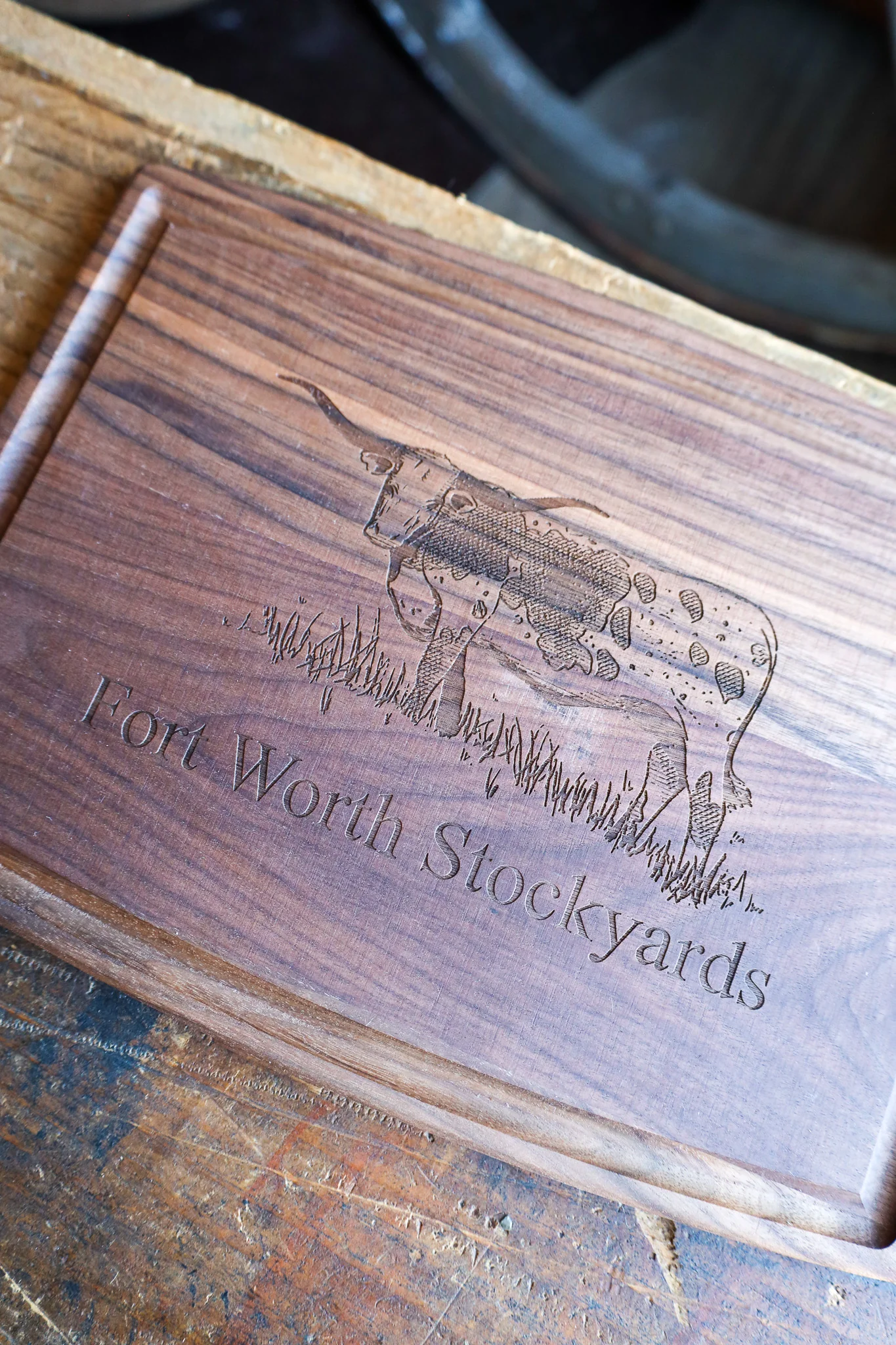 Maverick Exclusive Fort Worth Stockyards Longhorn 12X9 Walnut Board - Image 3