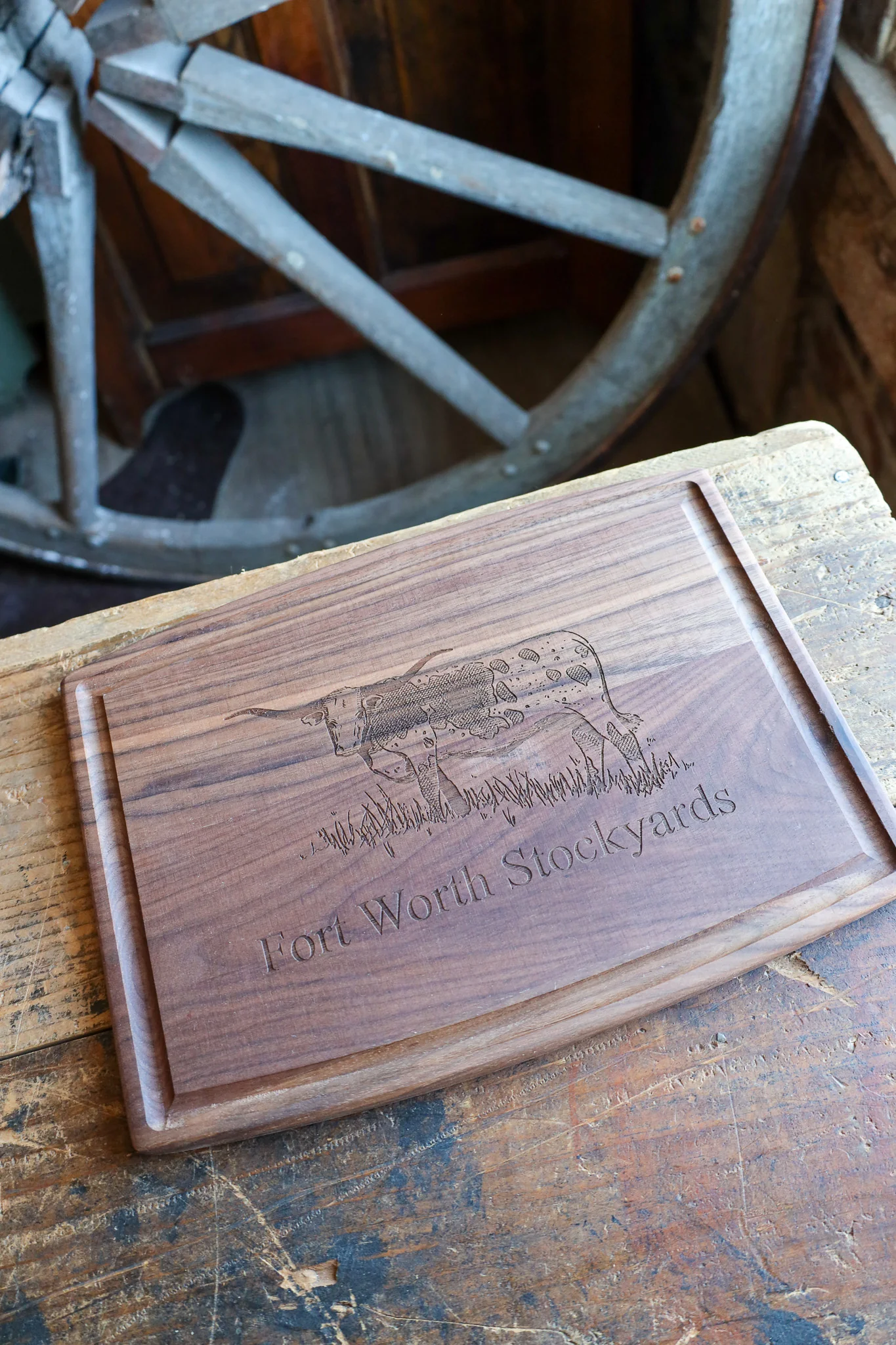 Maverick Exclusive Fort Worth Stockyards Longhorn 12X9 Walnut Board - Image 4