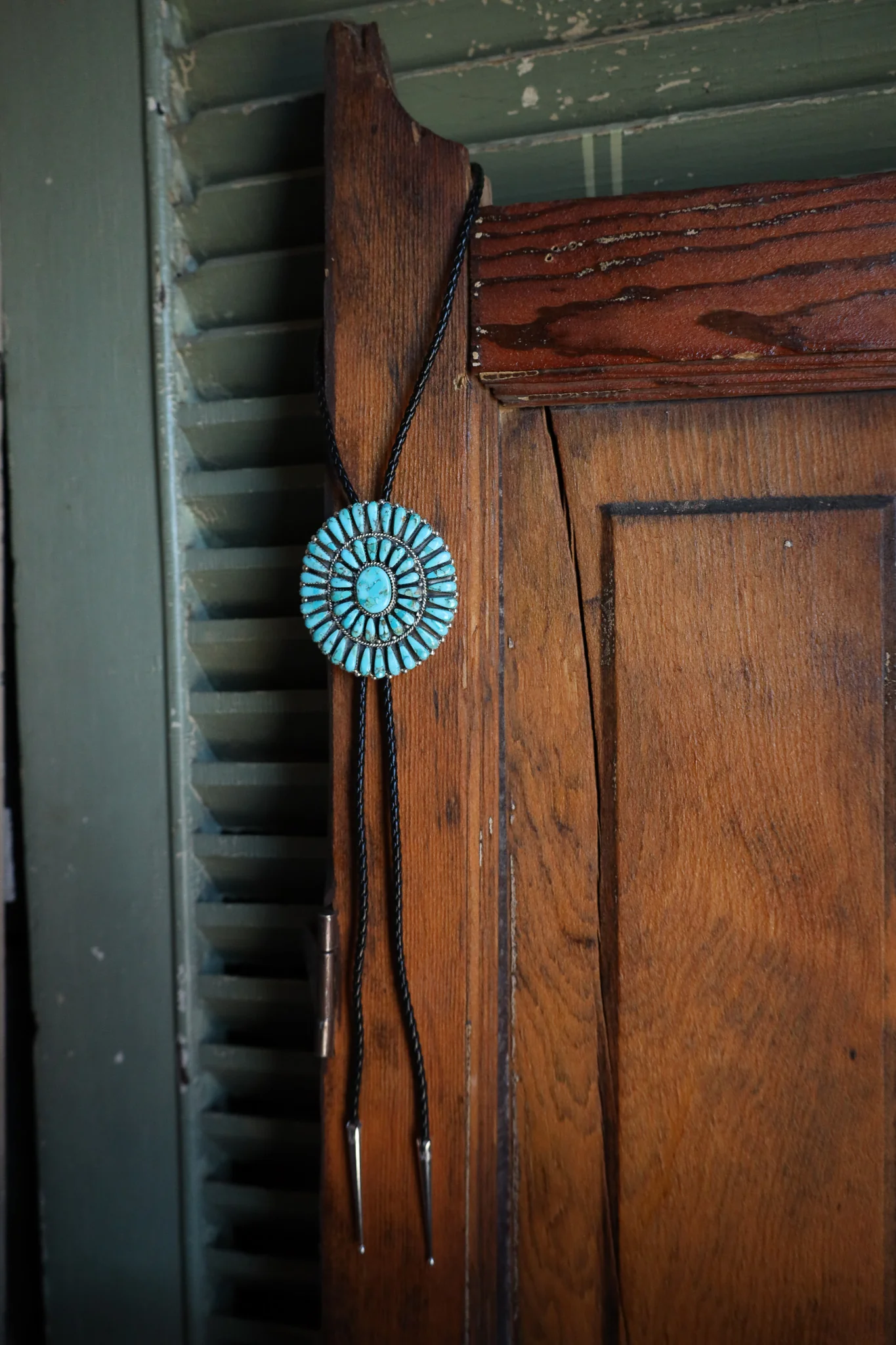 Turquoise Teardrops Circles Black Leather Bolo