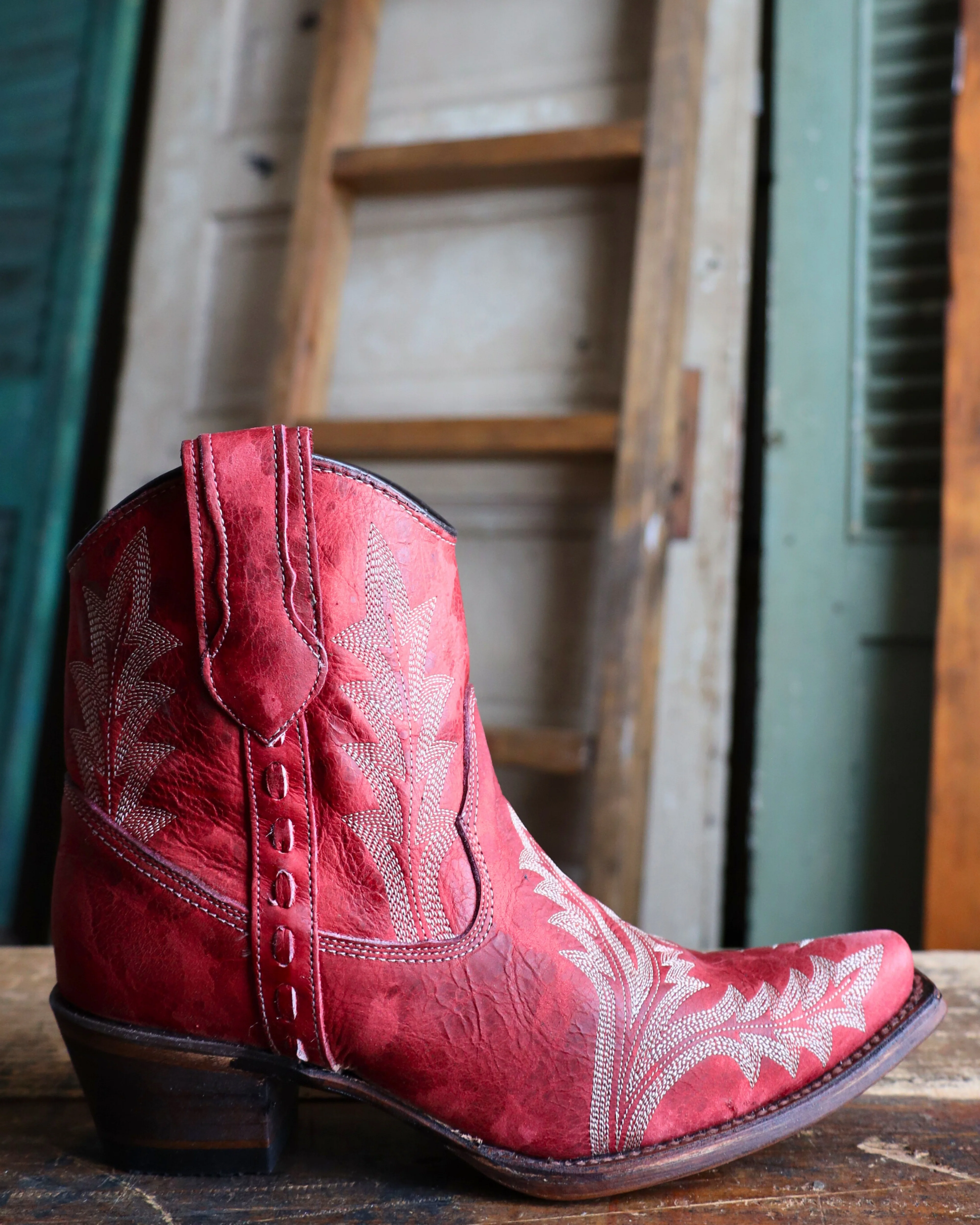 CIRCLE G BY CORRAL WOMEN'S RED EMBROIDERY ANKLE 8.5" BOOT - Image 10