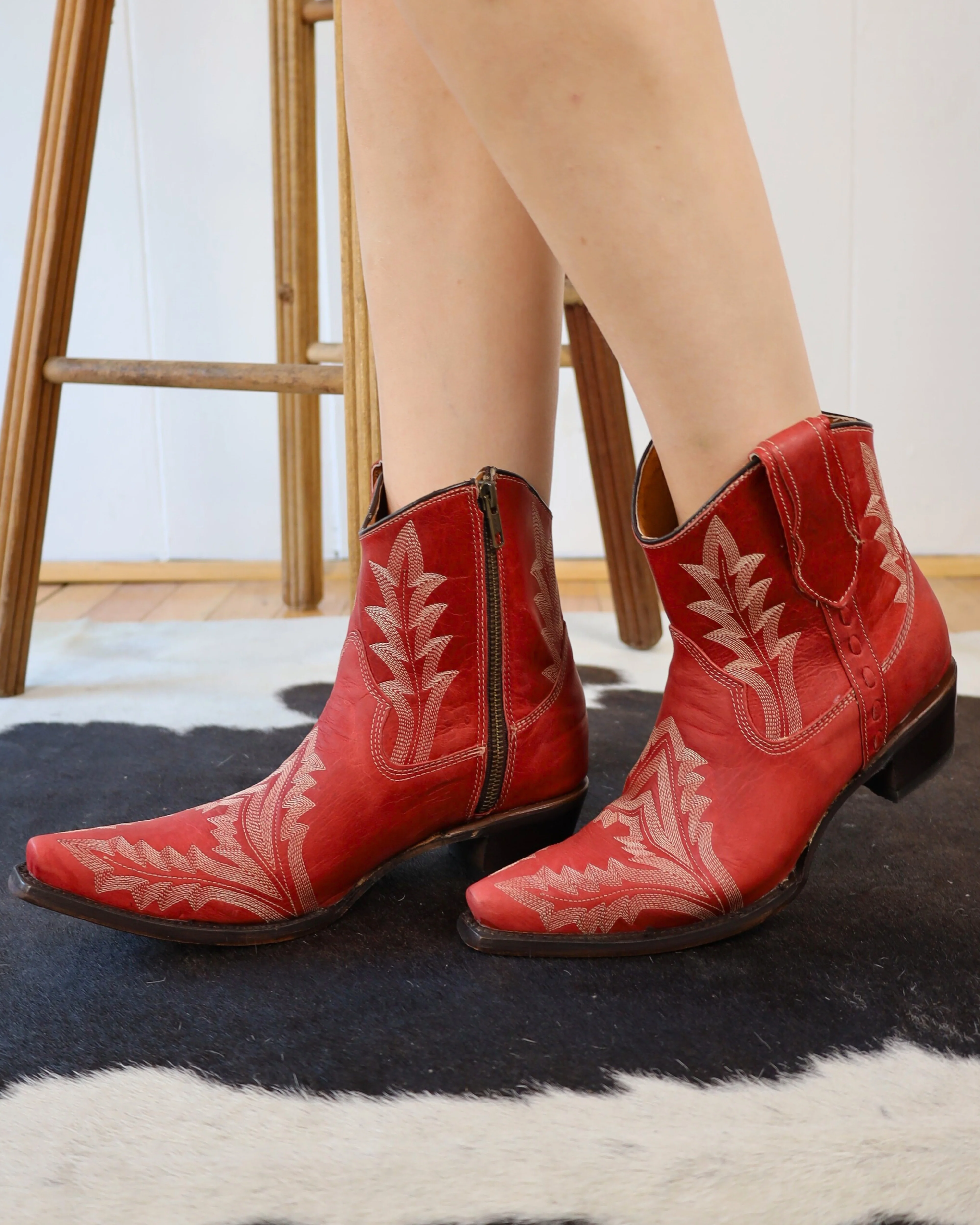 CIRCLE G BY CORRAL WOMEN'S RED EMBROIDERY ANKLE 8.5" BOOT - Image 3