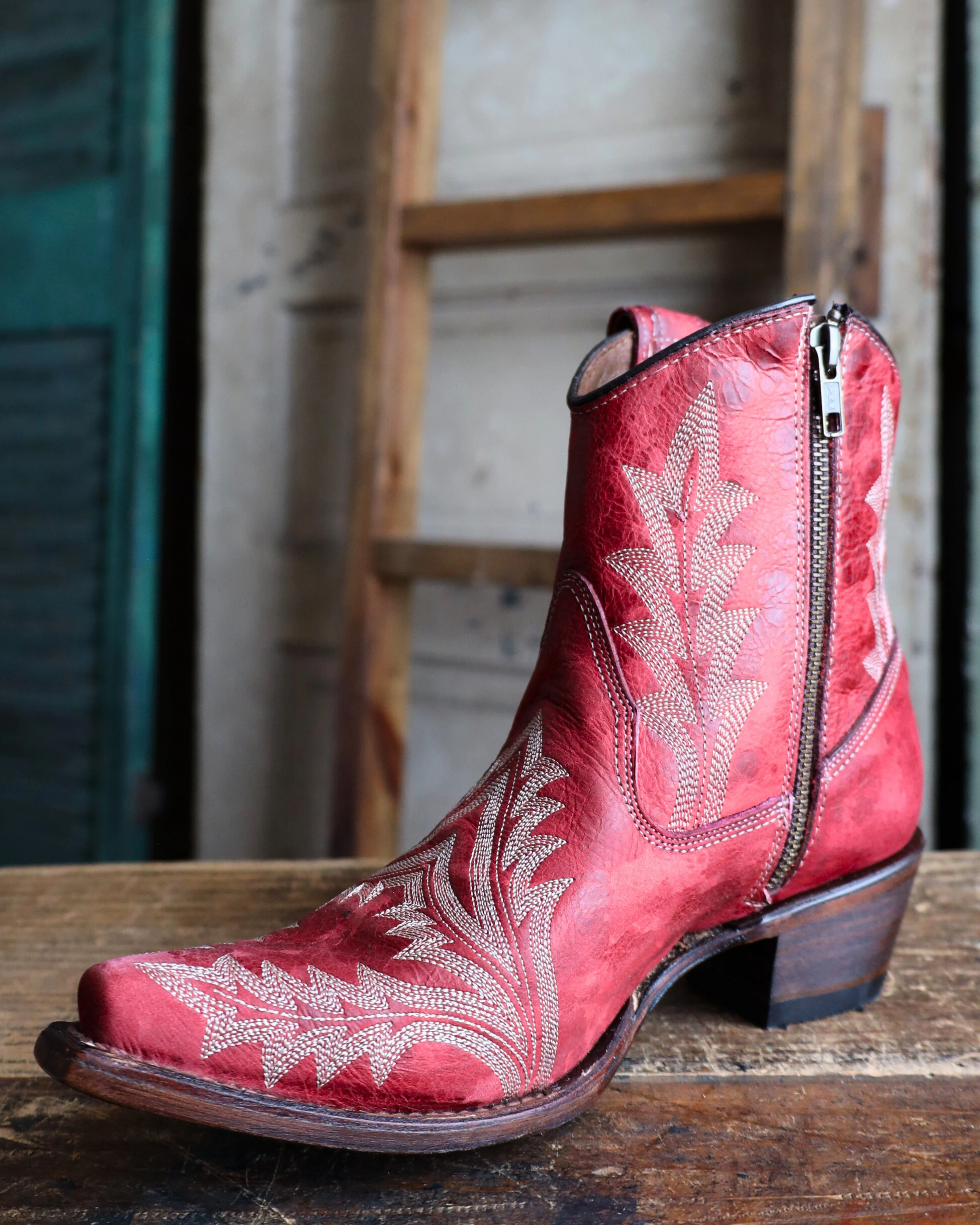 CIRCLE G BY CORRAL WOMEN'S RED EMBROIDERY ANKLE 8.5" BOOT - Image 6