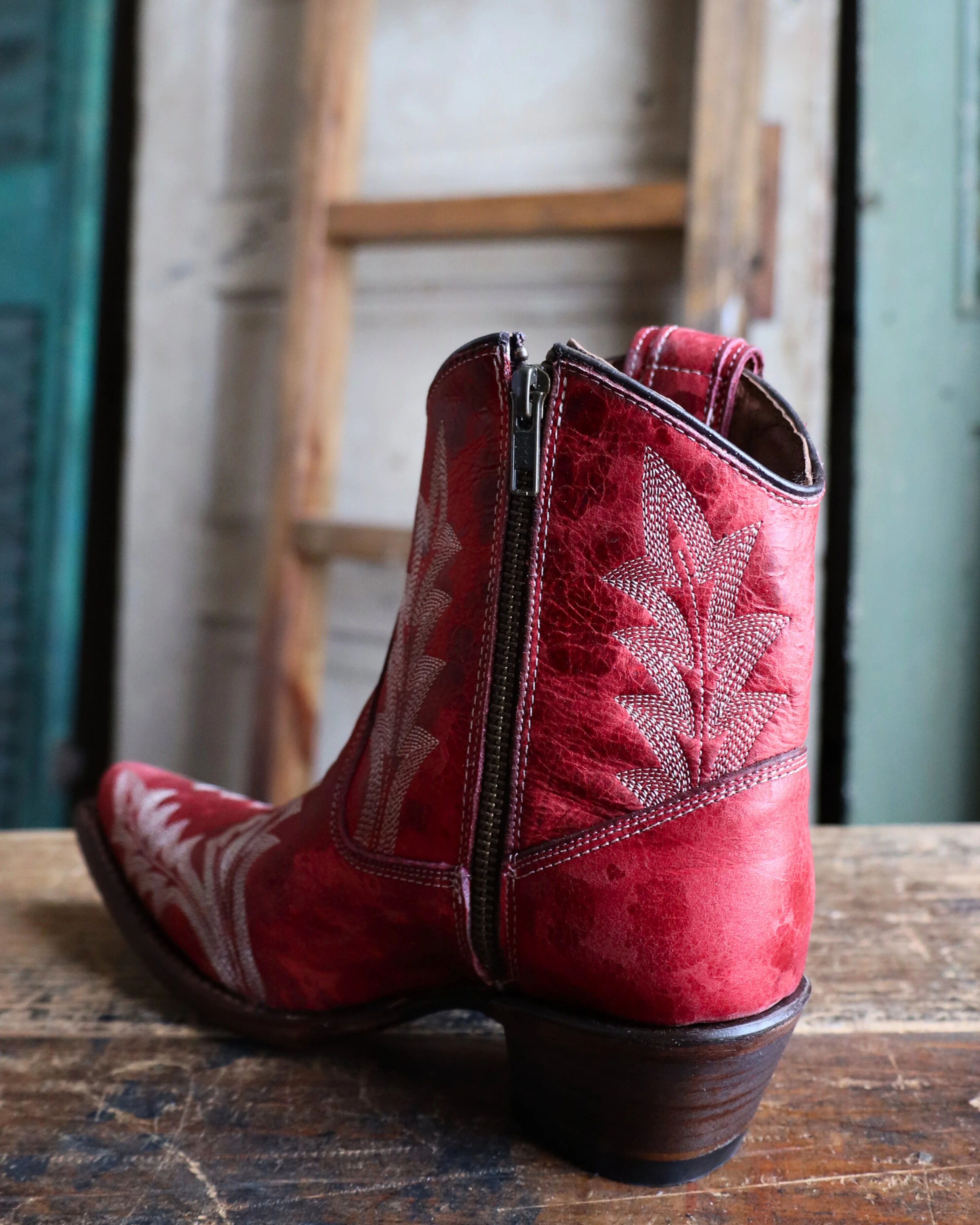 CIRCLE G BY CORRAL WOMEN'S RED EMBROIDERY ANKLE 8.5" BOOT - Image 7
