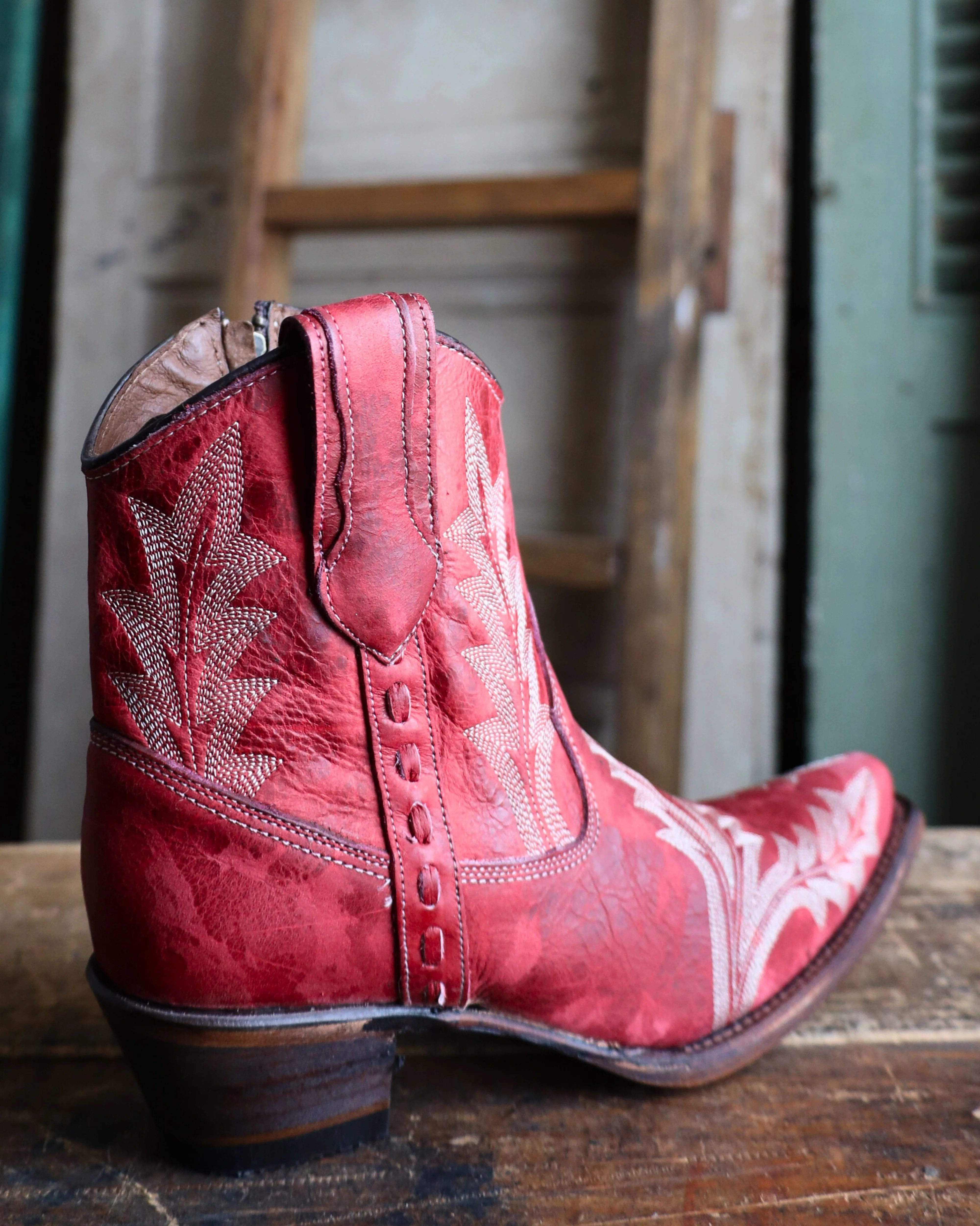 CIRCLE G BY CORRAL WOMEN'S RED EMBROIDERY ANKLE 8.5" BOOT - Image 8