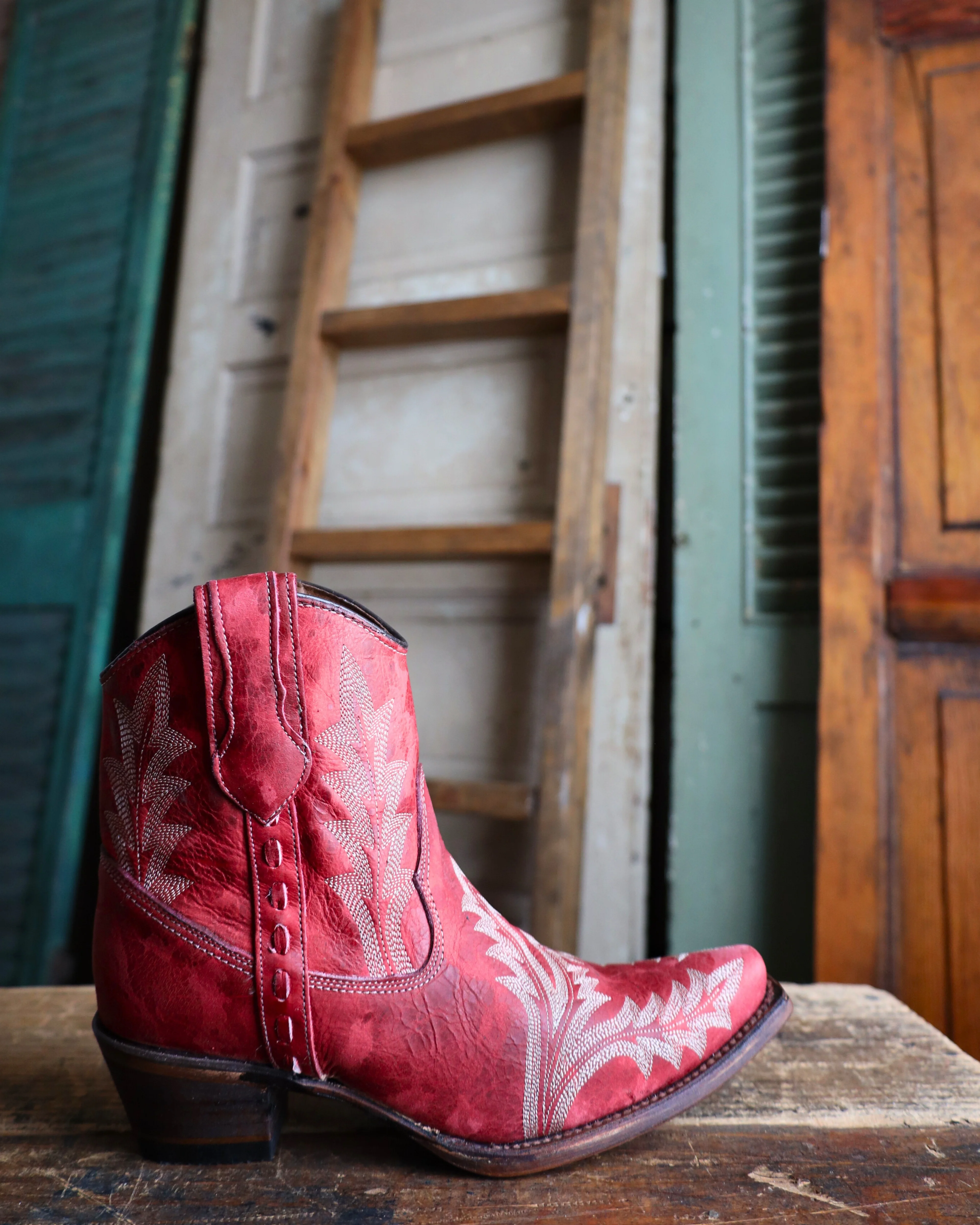 CIRCLE G BY CORRAL WOMEN'S RED EMBROIDERY ANKLE 8.5" BOOT - Image 9