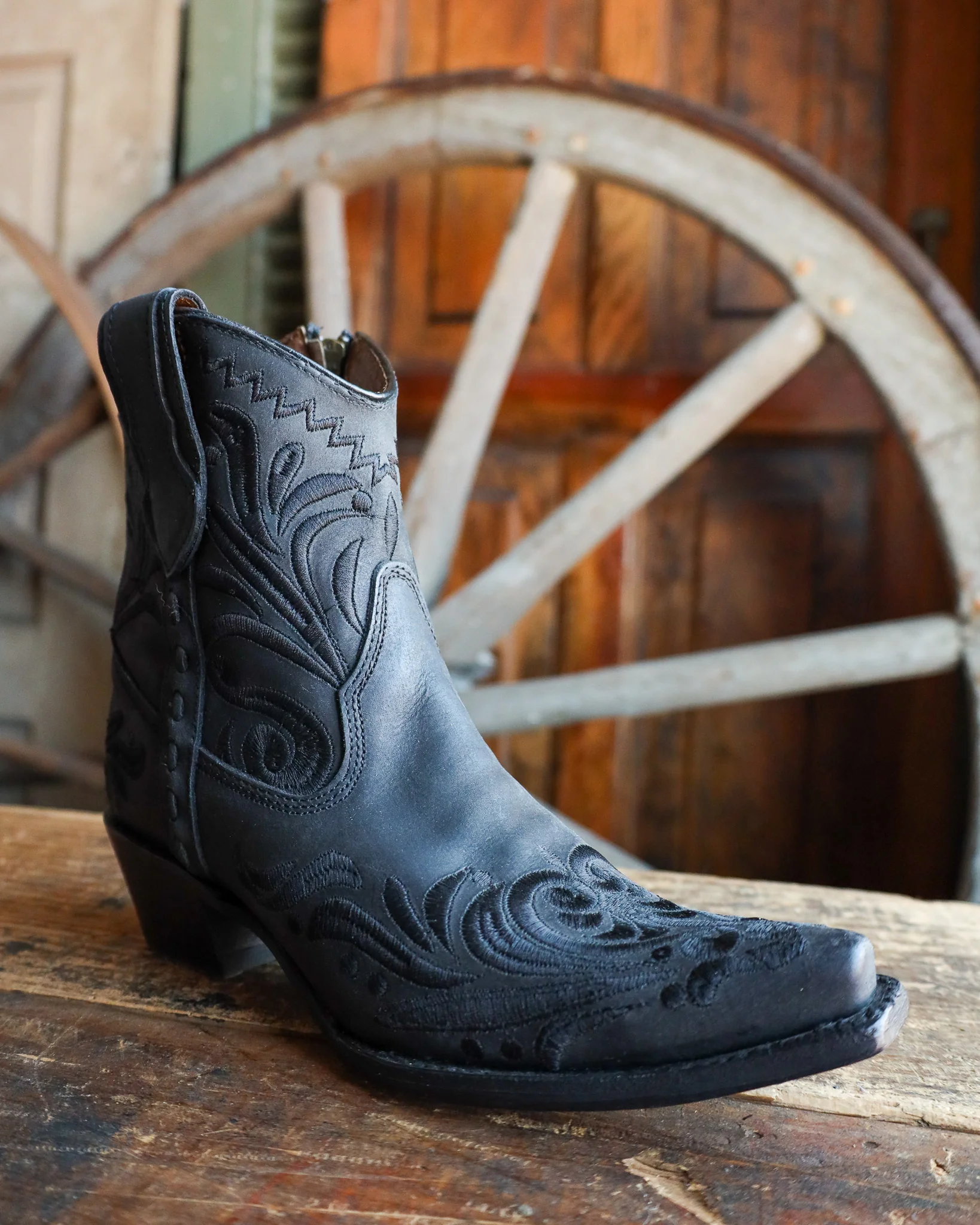 Corral Women's Embroidery Ankle 7" Boot - Image 2