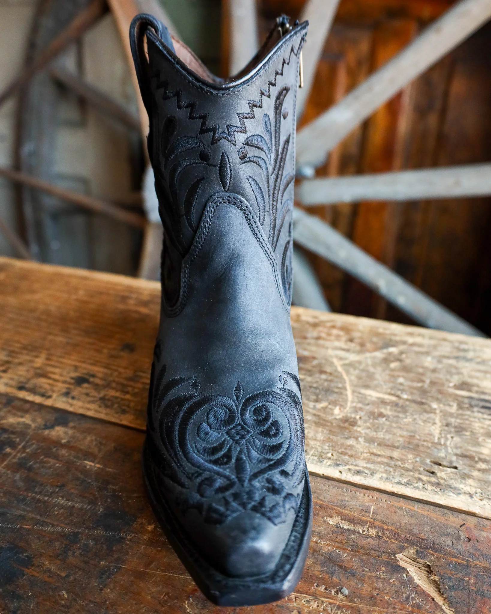 Corral Women's Embroidery Ankle 7" Boot - Image 4