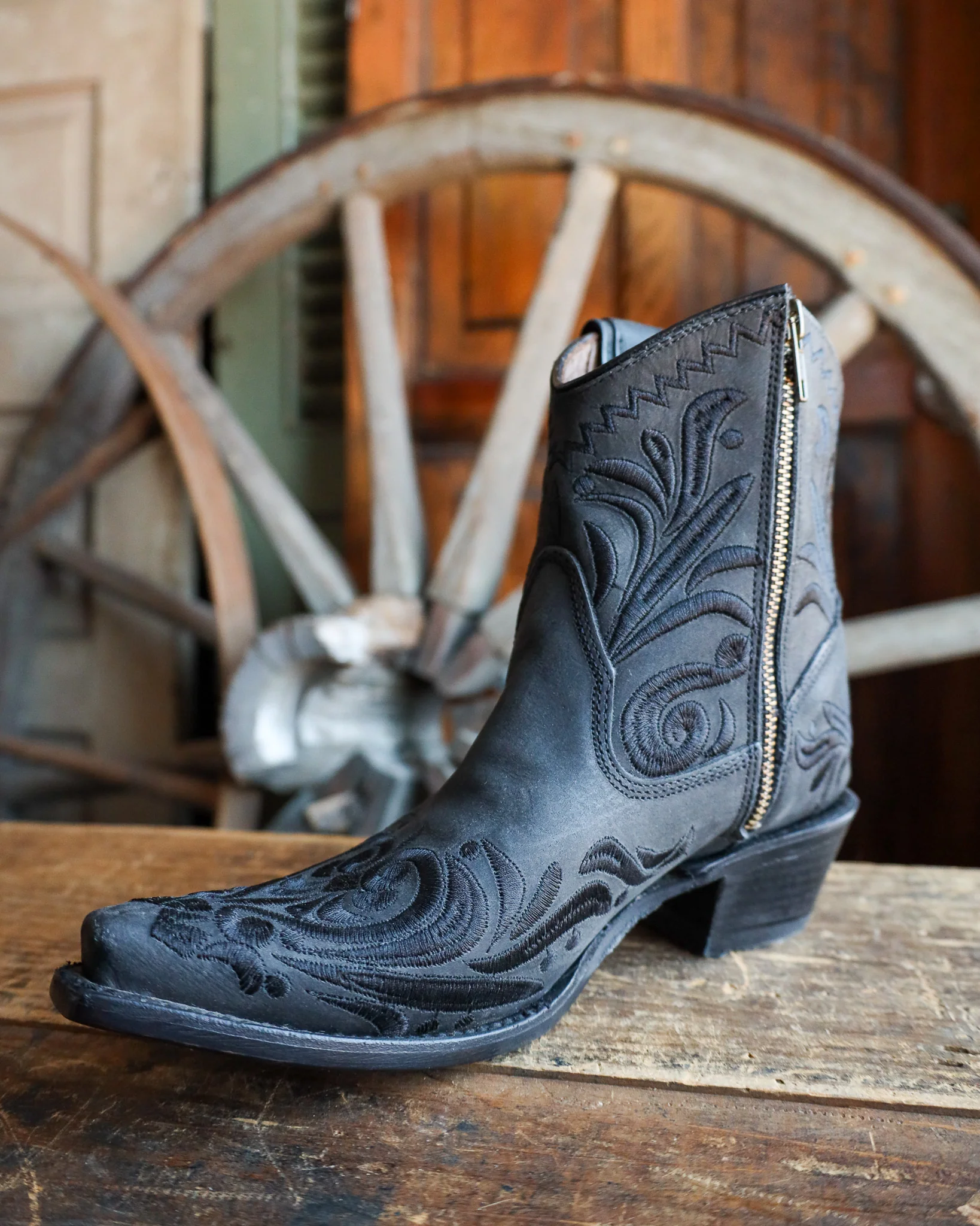 Corral Women's Embroidery Ankle 7" Boot - Image 5