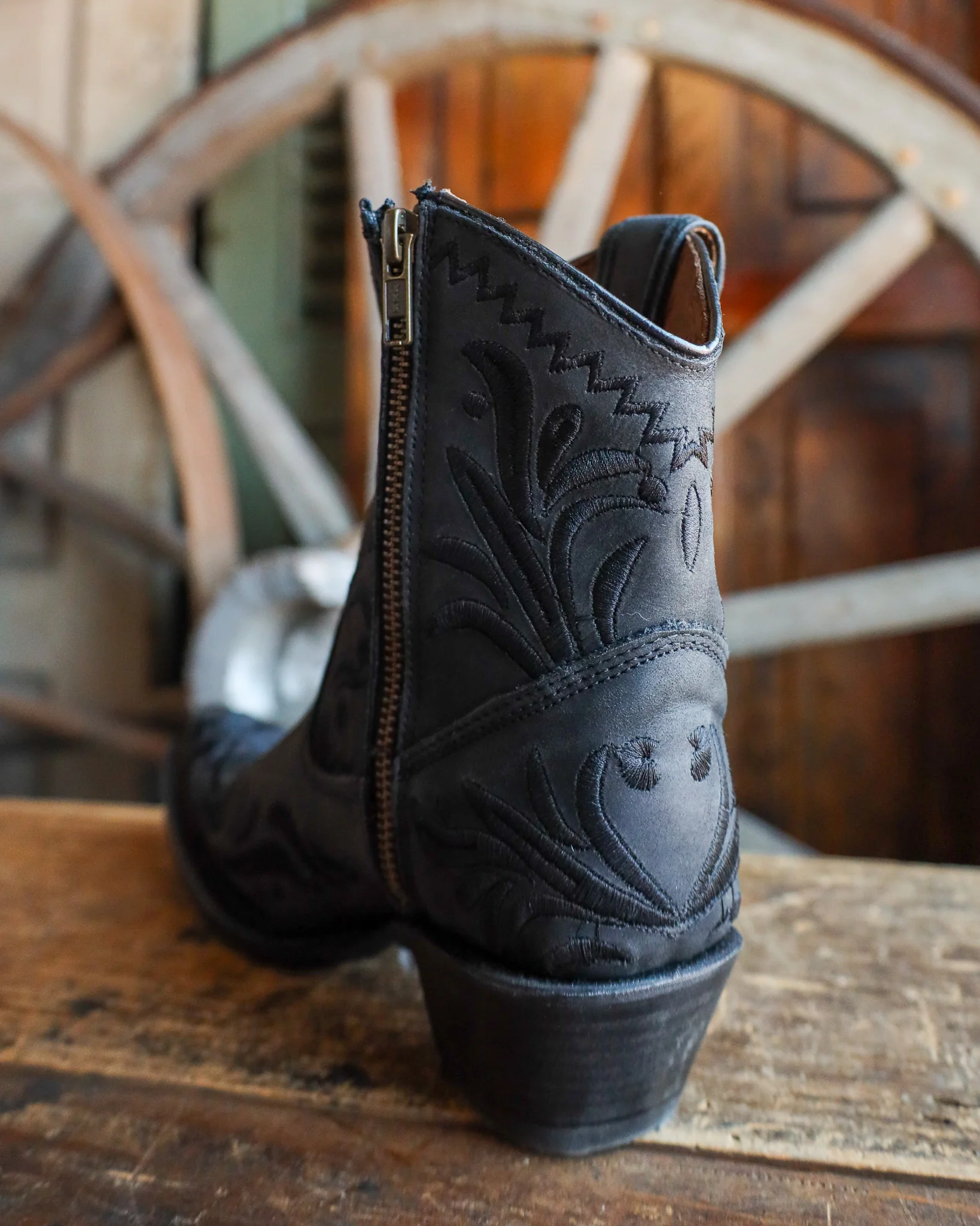 Corral Women's Embroidery Ankle 7" Boot - Image 6