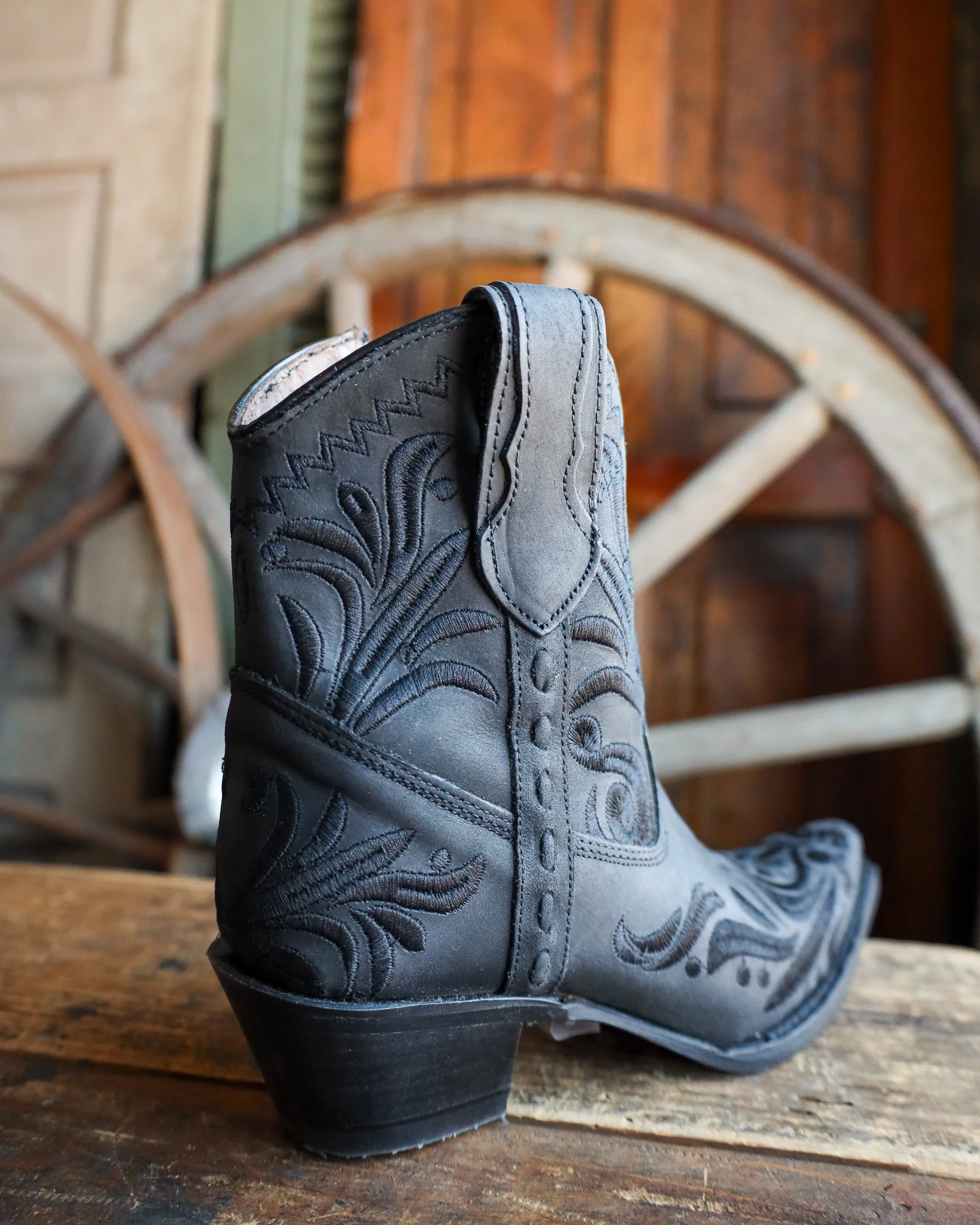 Corral Women's Embroidery Ankle 7" Boot - Image 7