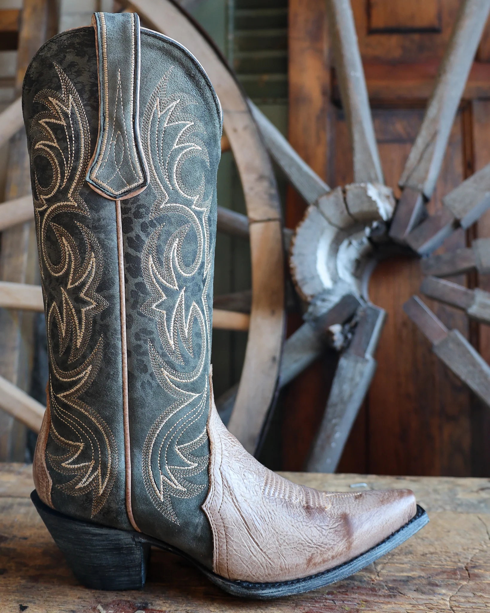 YIPPEE KI YAY BY OLD GRINGO WOMEN'S SOMERS TAN AND CARBON 12" BOOT - Image 10