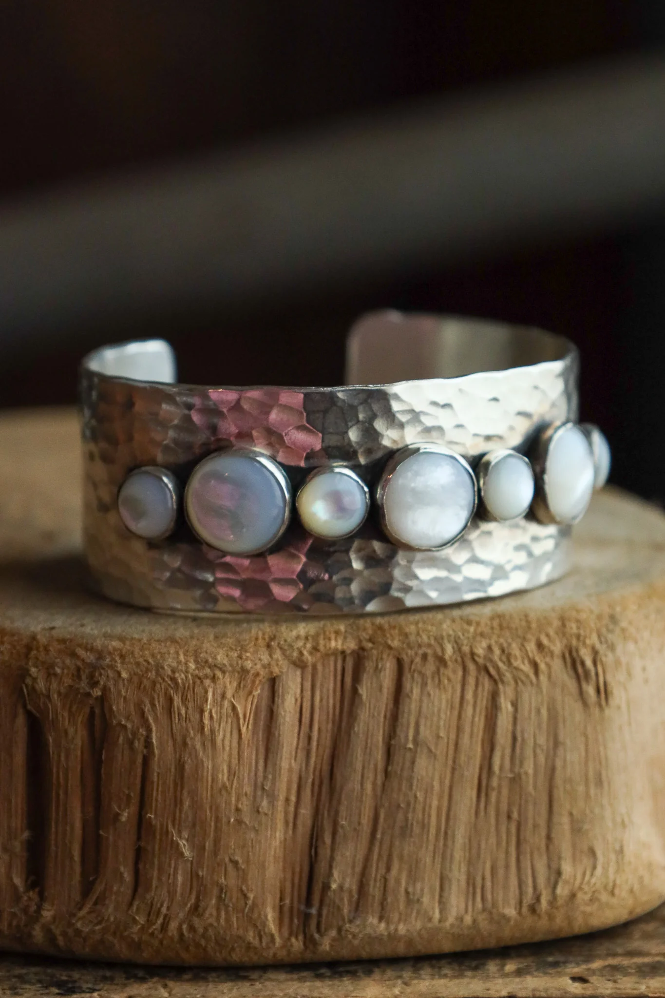 Richard Schmidt 7 Moonstones 1" Cuff - Image 2