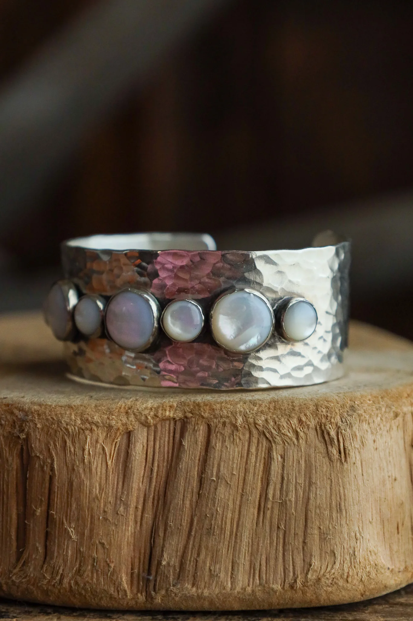 Richard Schmidt 7 Moonstones 1" Cuff - Image 4
