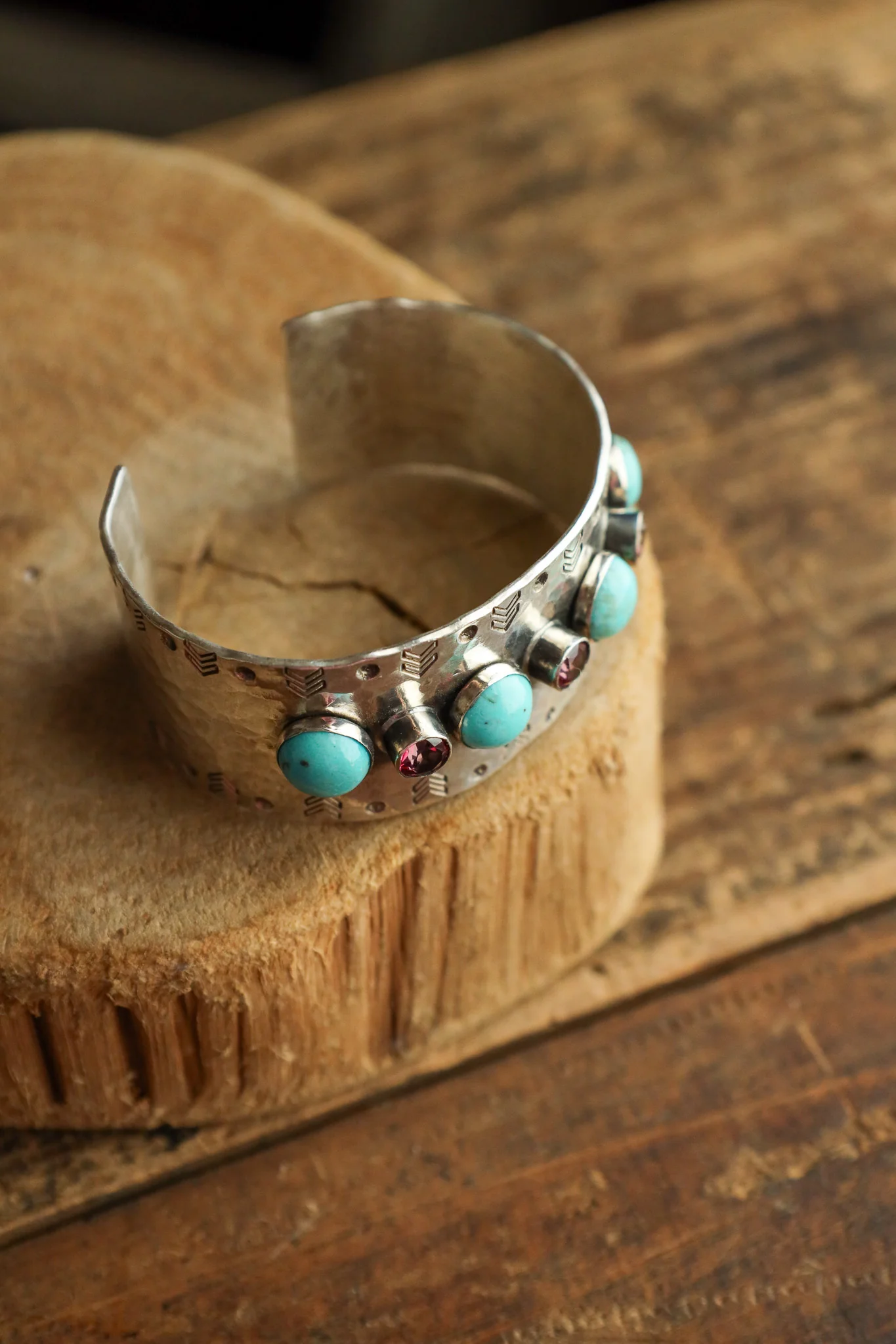 Richard Schmidt 1" Turquoise With Pink Topaz Cuff - Image 4