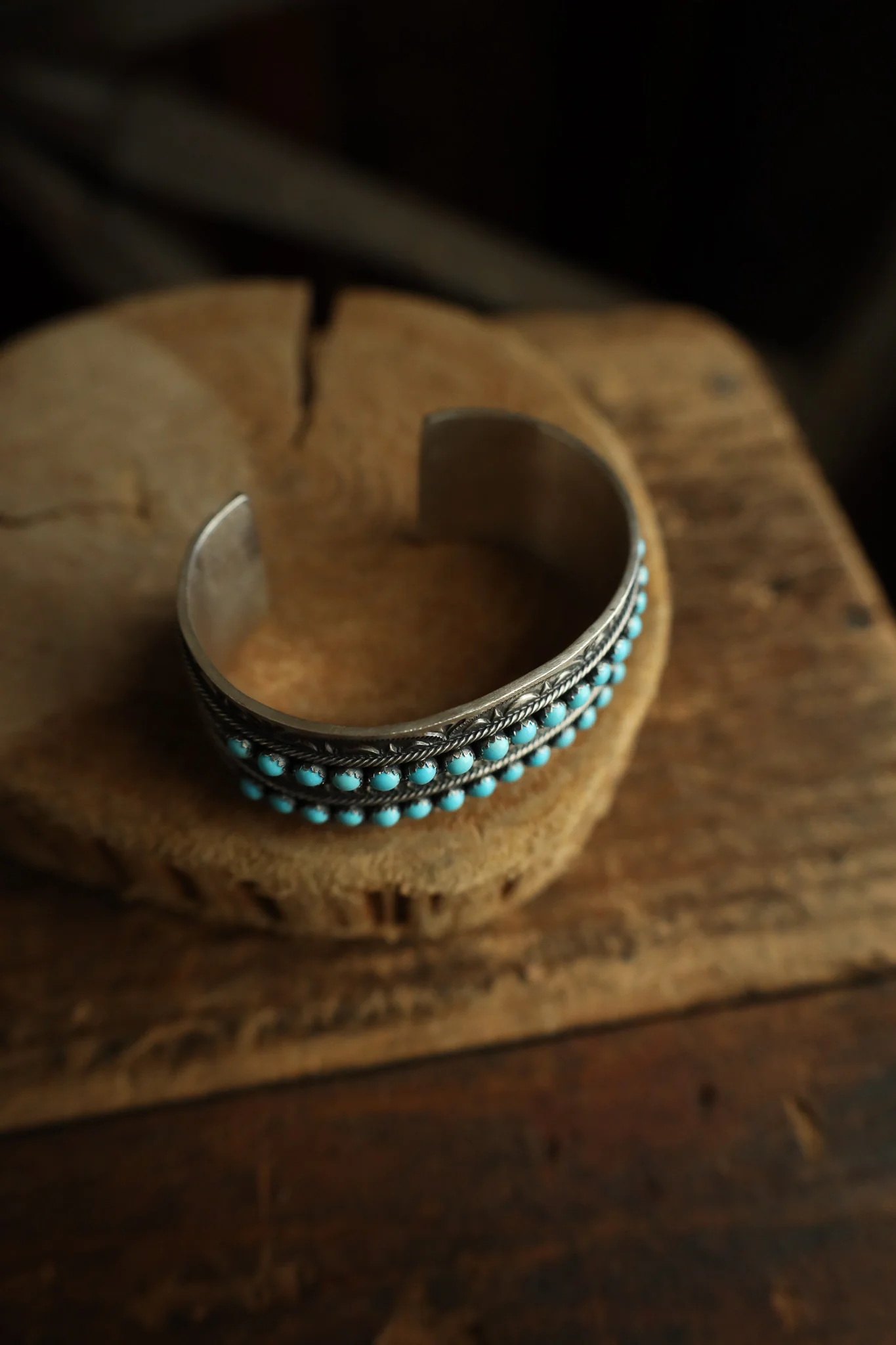 2 Rows 17 Turquoise Dots 1" Cuff - Image 5
