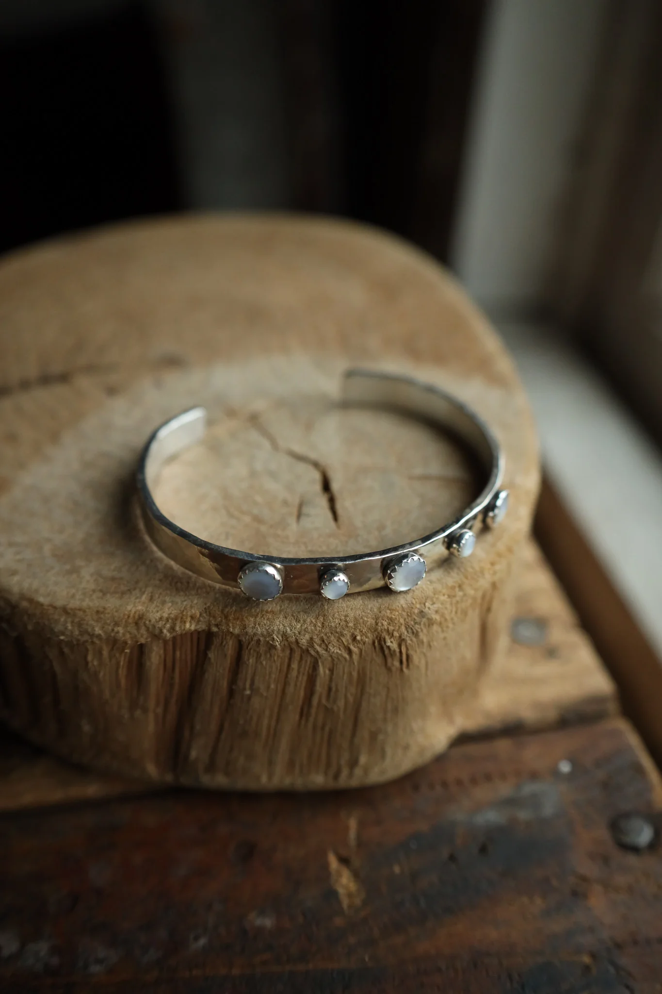 Richard Schmidt 3 Mother Of Pearl Rounds 2 Dots 6MM Cuff - Image 3