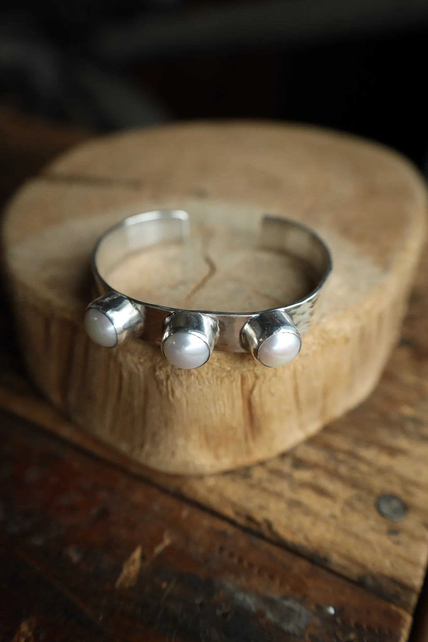 Richard Schmidt 3 Standout Freshwater Pearls 10MM Cuff - Image 4