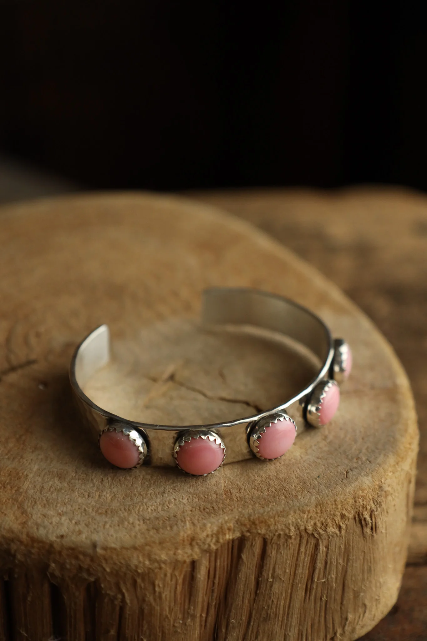 Richard Schmidt 5 Large Conch Rounds 10MM Cuff - Image 3