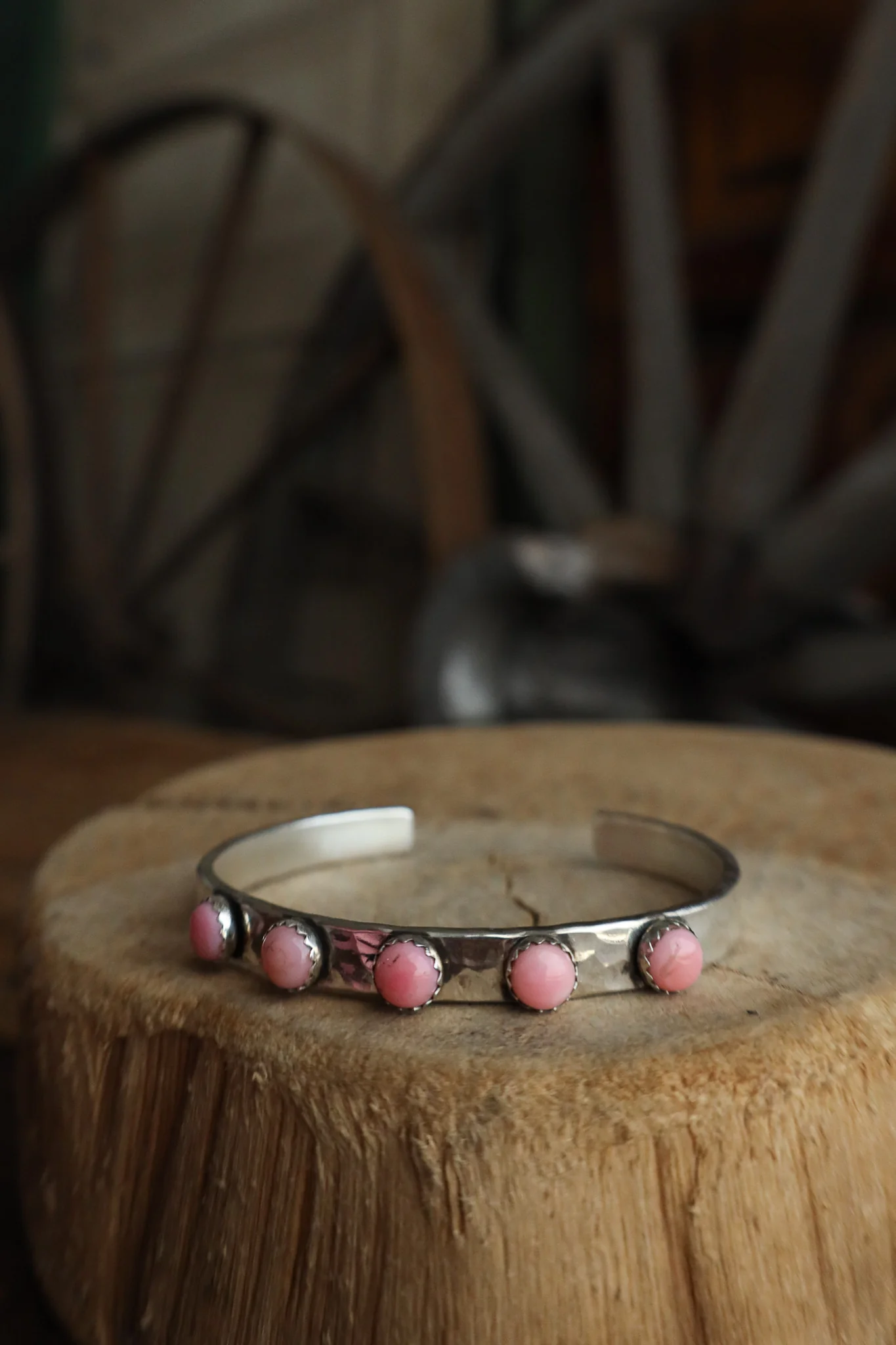 Richard Schmidt 6MM 5 Pink Conch Rounds Cuff - Image 3