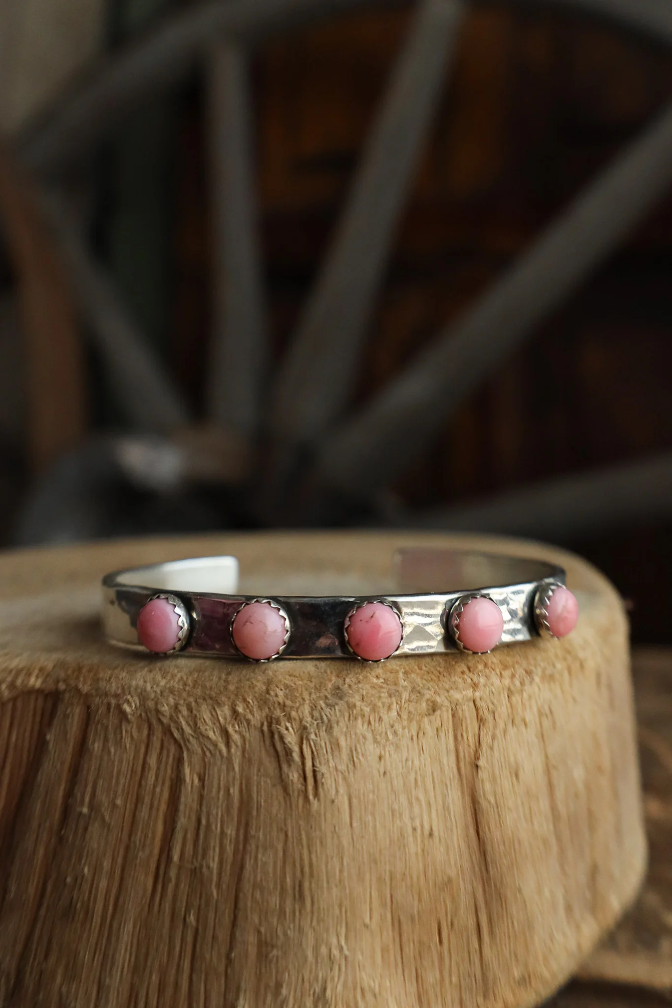 Richard Schmidt 6MM 5 Pink Conch Rounds Cuff - Image 4