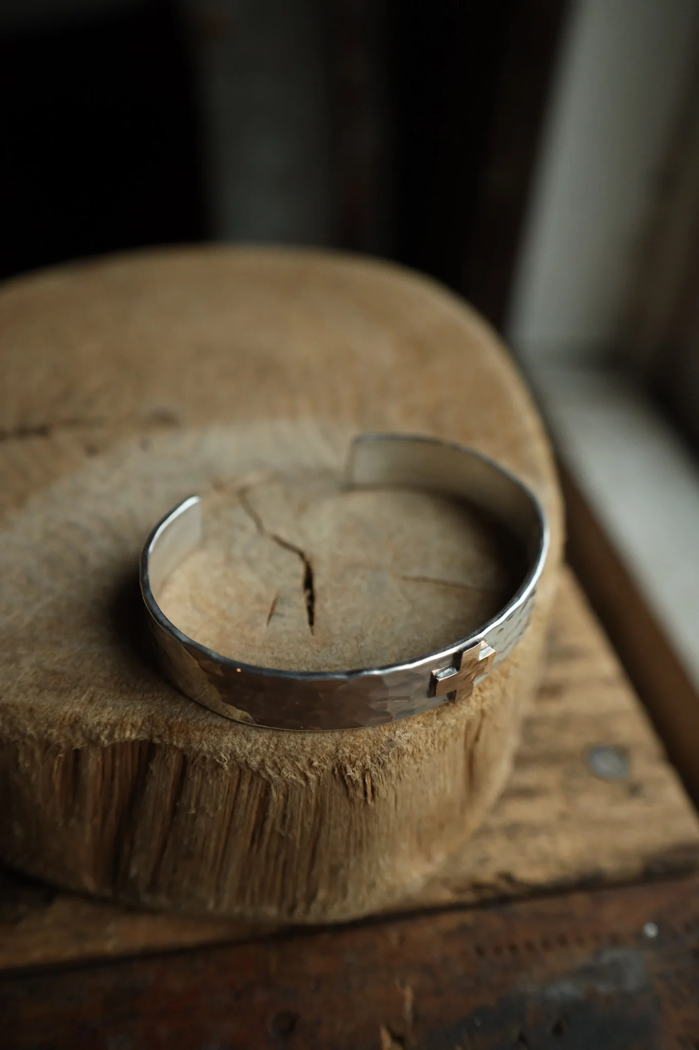 Richard Schmidt Gold Cross 10MM Cuff - Image 3