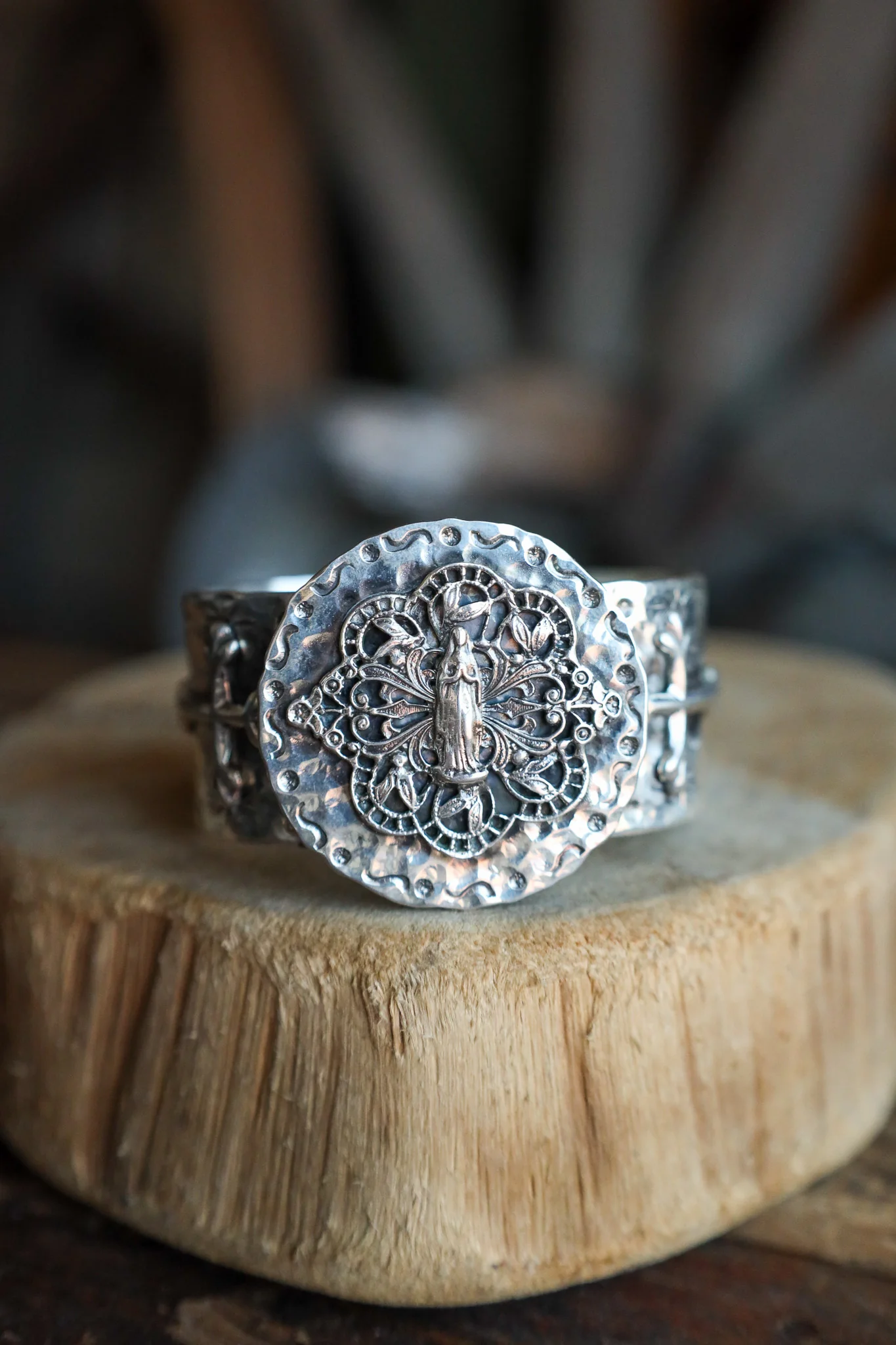 Richard Schmidt Guadalupe Lace 2 Crosses Cuff