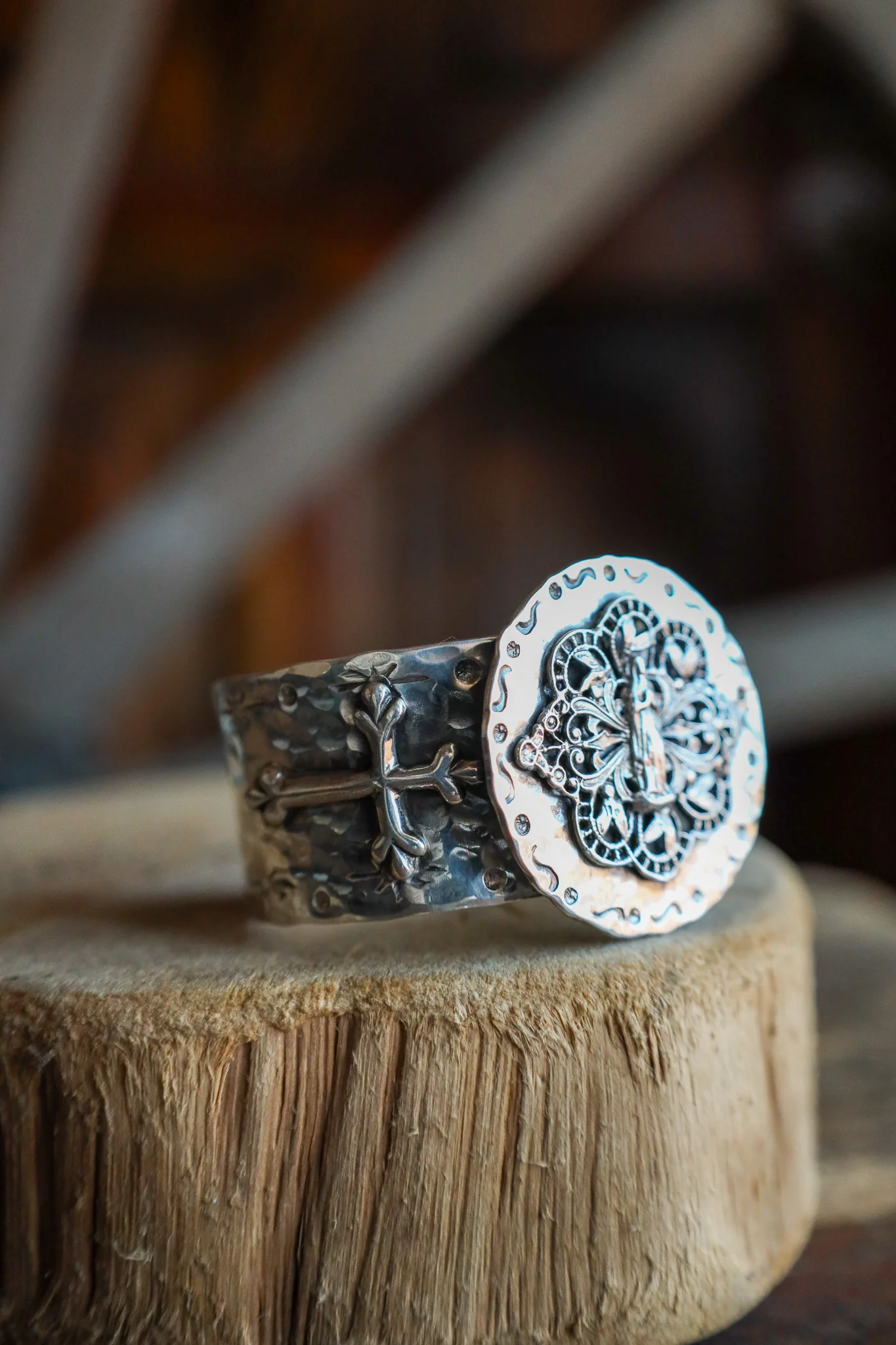 Richard Schmidt Guadalupe Lace 2 Crosses Cuff - Image 2