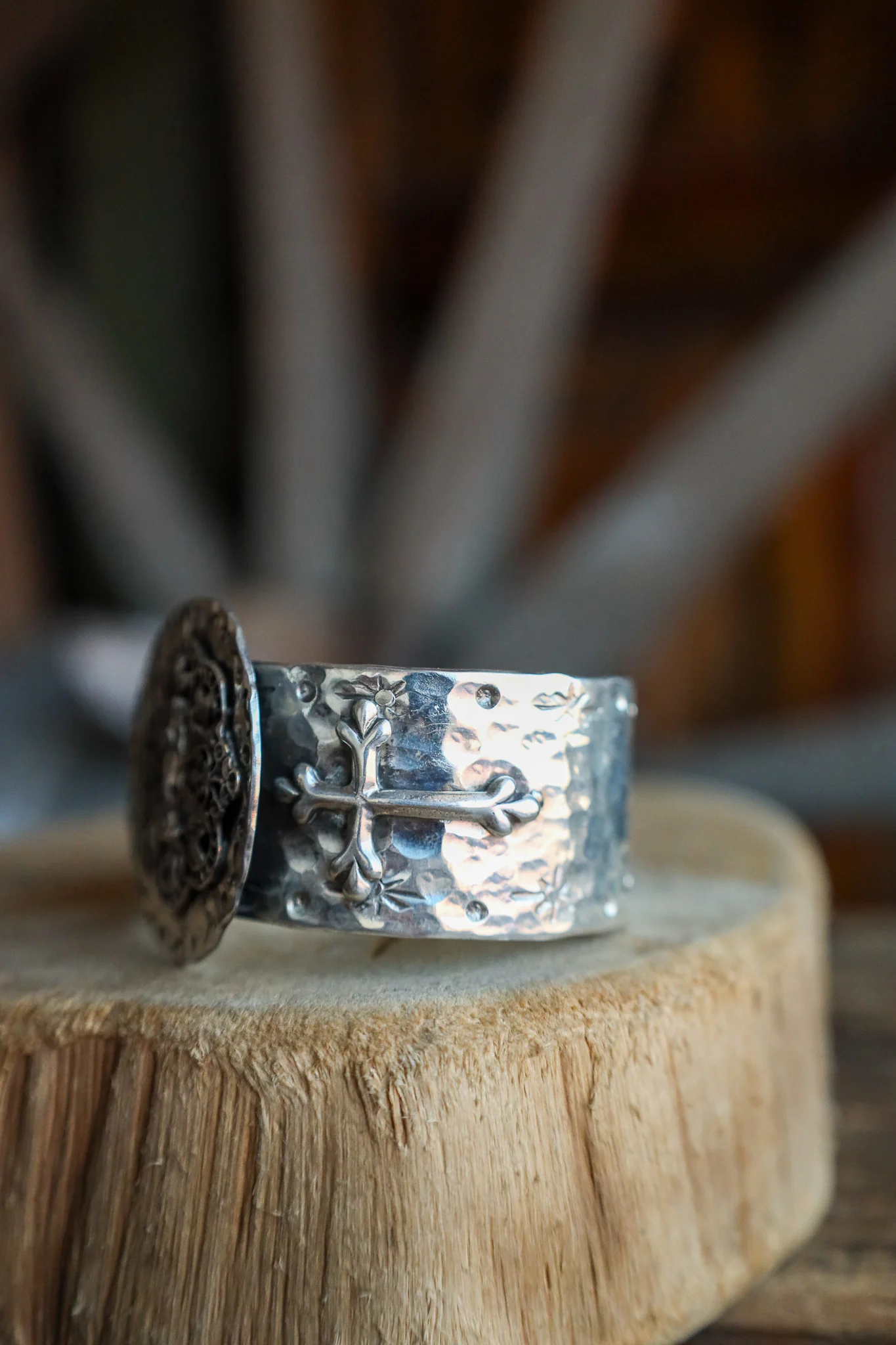 Richard Schmidt Guadalupe Lace 2 Crosses Cuff - Image 3