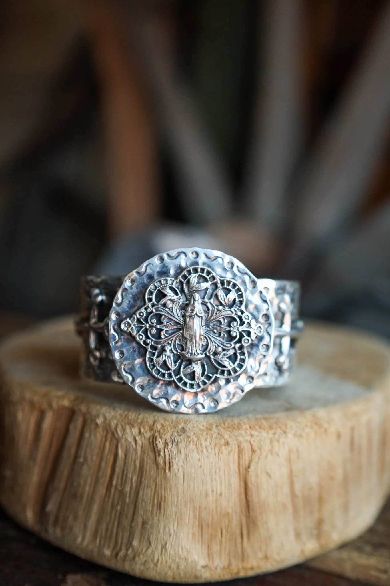 Richard Schmidt Guadalupe Lace 2 Crosses Cuff - Image 4