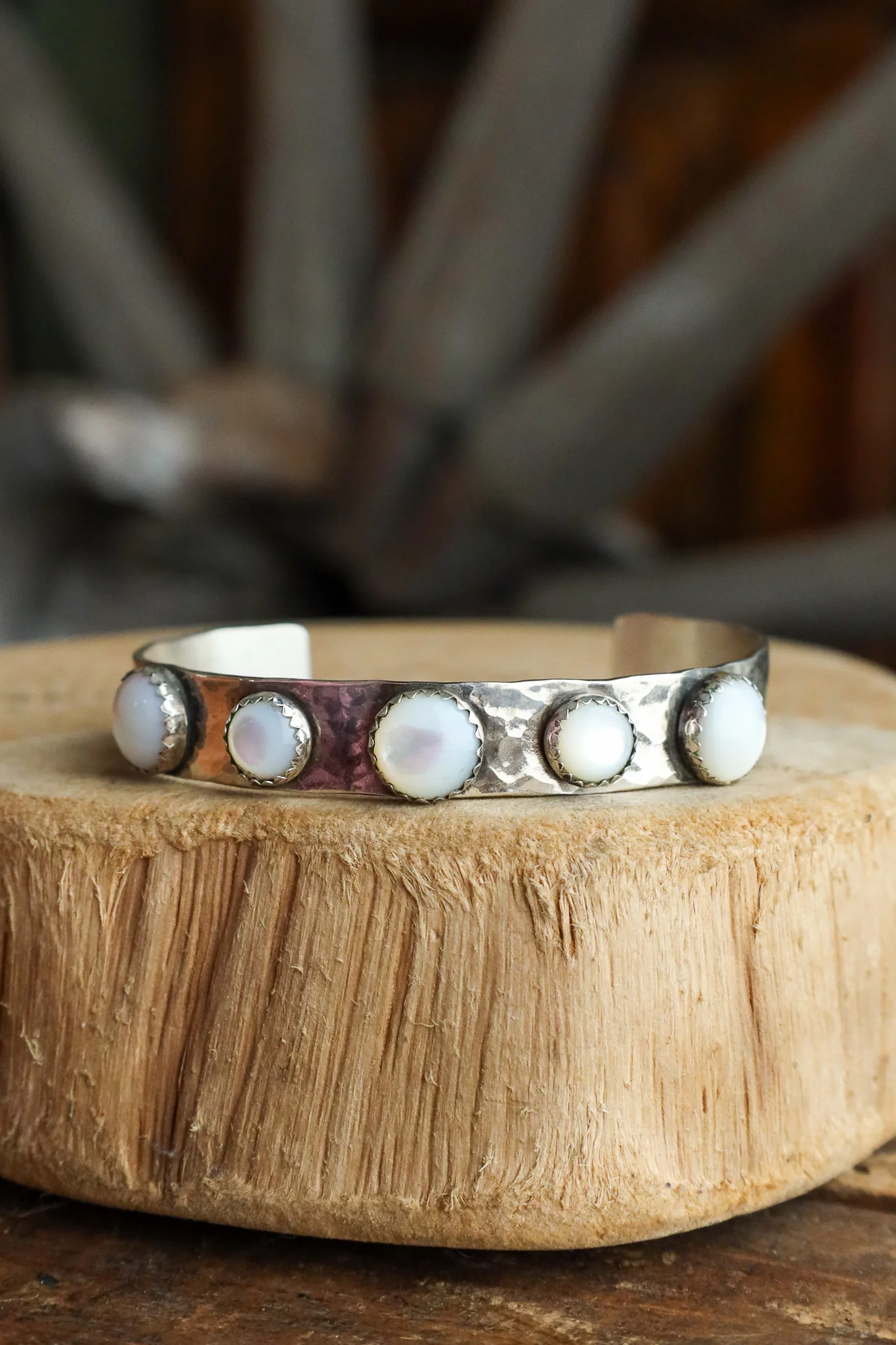Richard Schmidt Mother Of Pearl 3 Large 2 Medium Rounds 10MM Cuff - Image 4