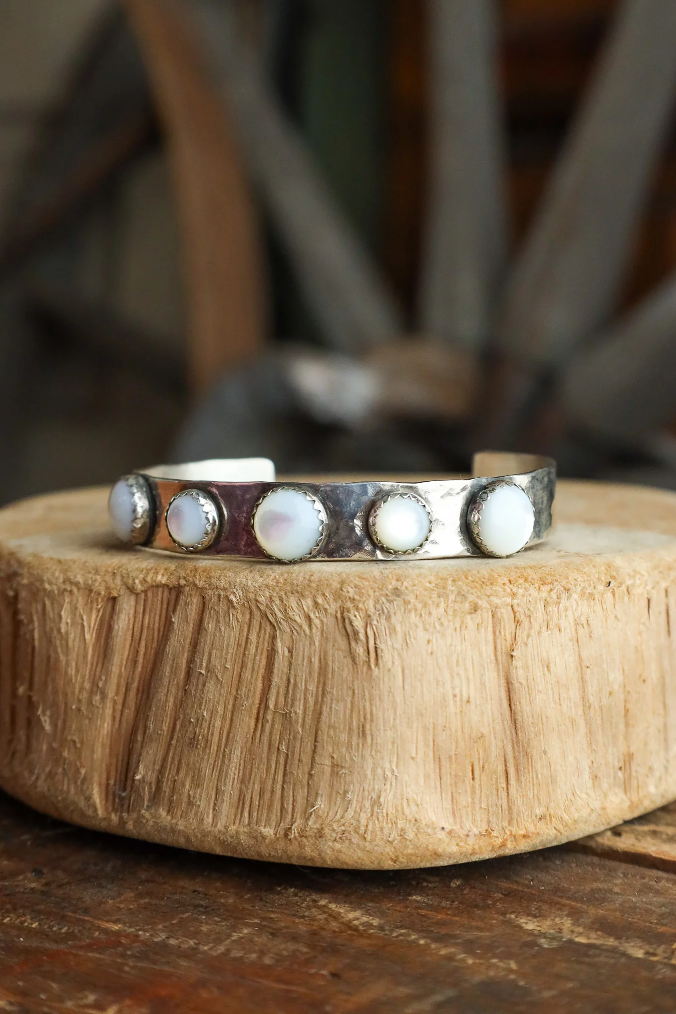 Richard Schmidt Mother Of Pearl 3 Large 2 Medium Rounds 10MM Cuff - Image 5