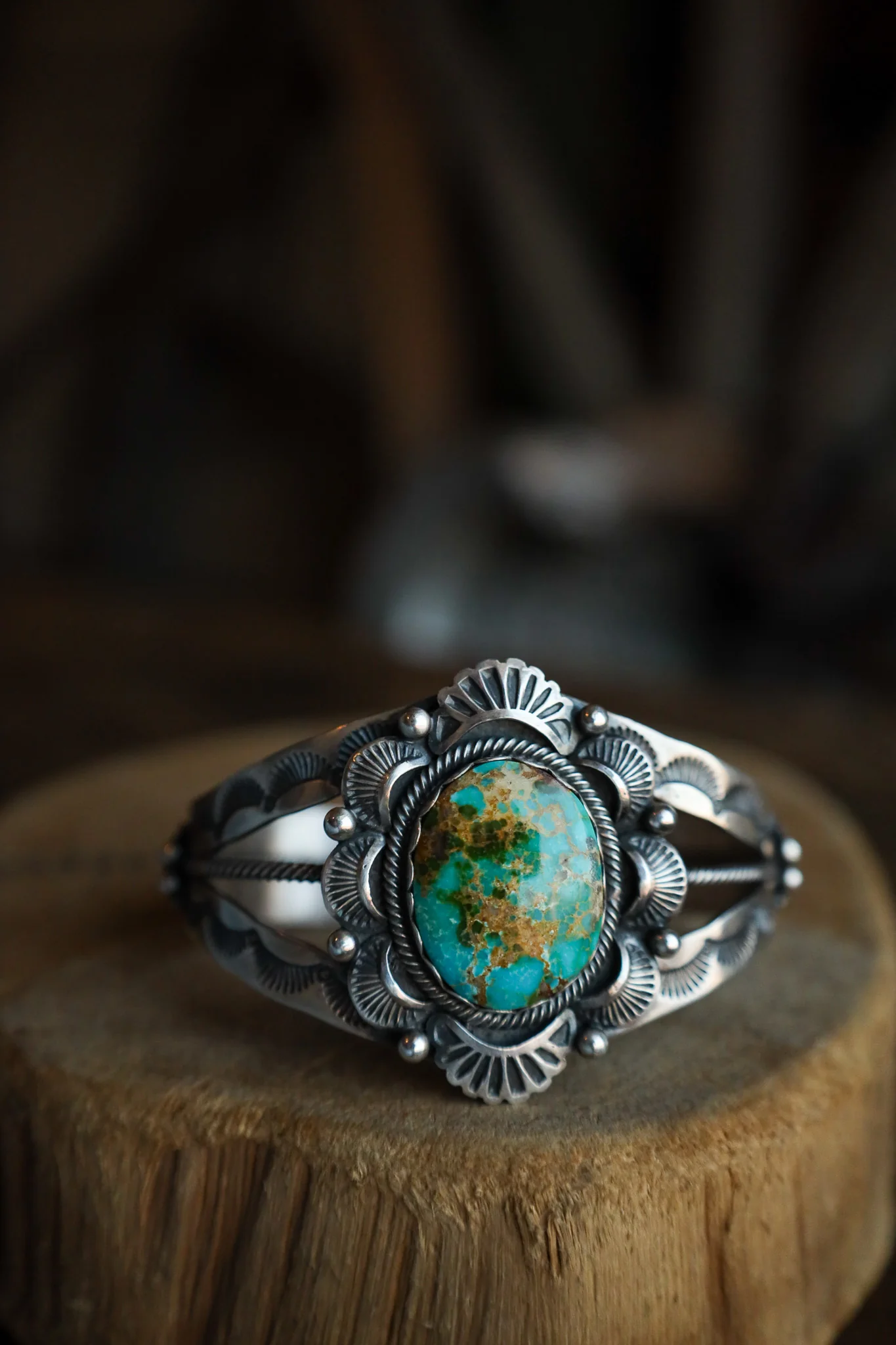 Ovoid Turquoise Fans Scallop Band Cuff