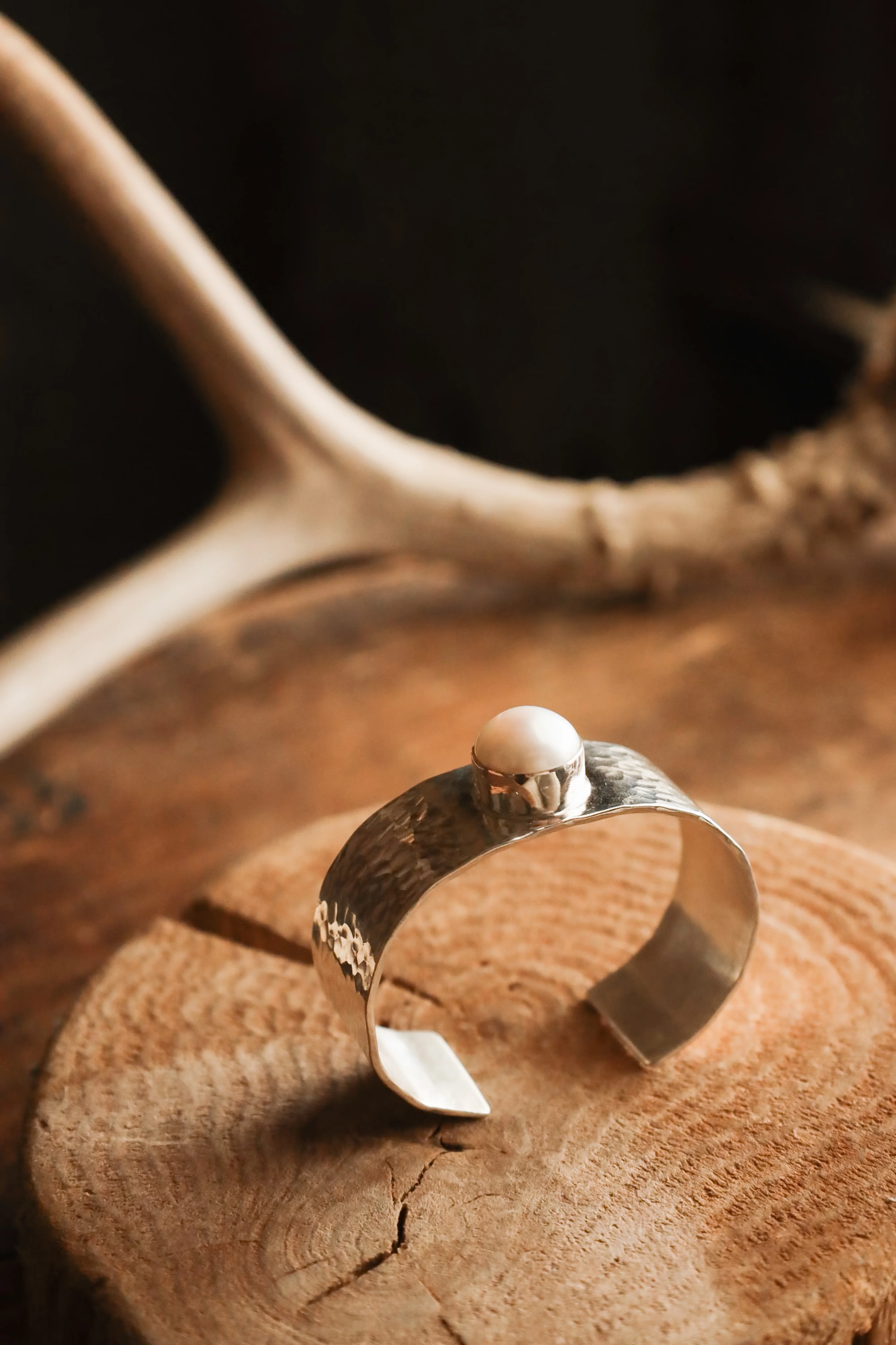 RICHARD SCHMIDT EXTRA LARGE RAISED MOTHER OF PEARL CUFF - Image 3