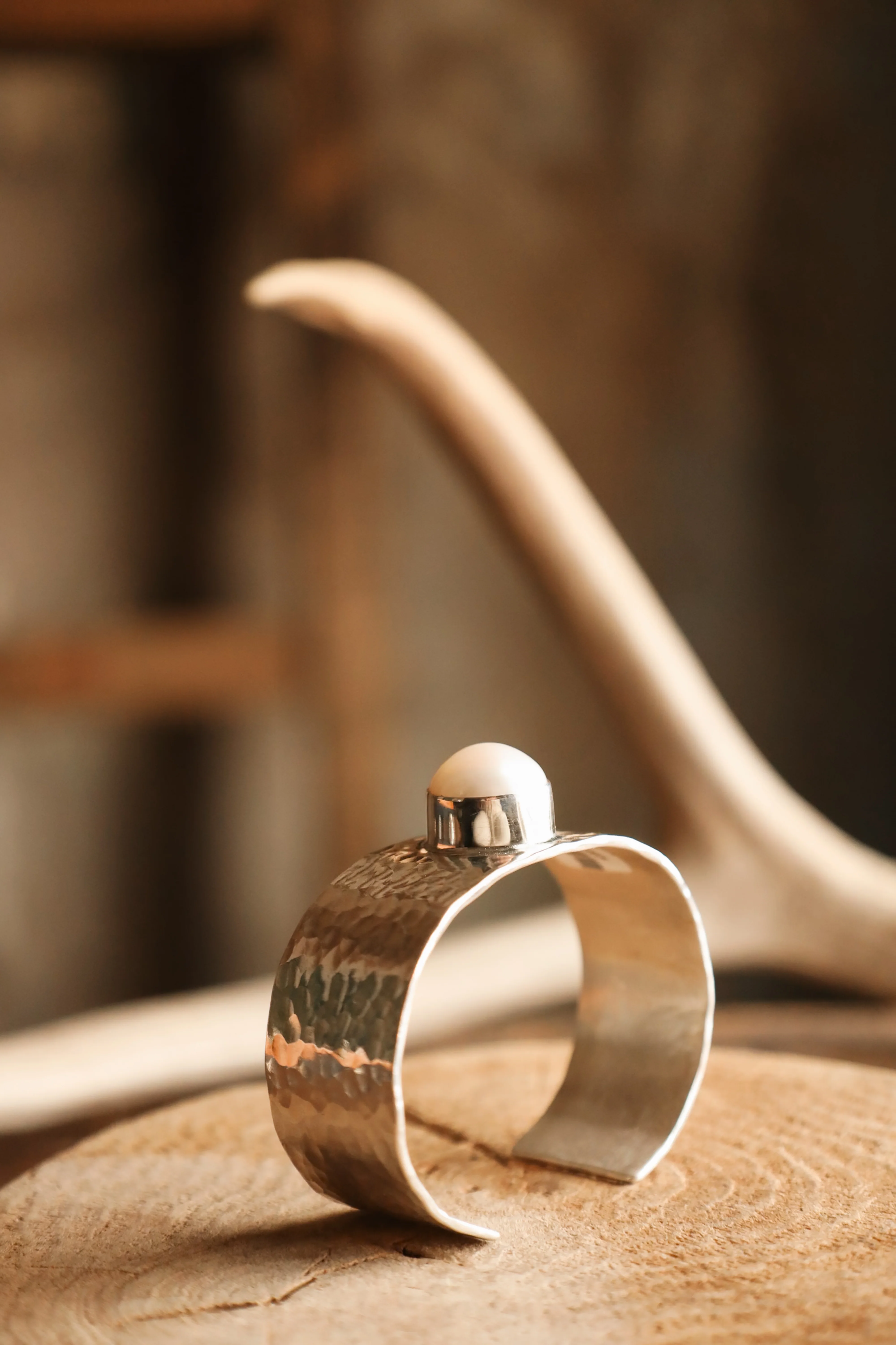 RICHARD SCHMIDT EXTRA LARGE RAISED MOTHER OF PEARL CUFF - Image 6