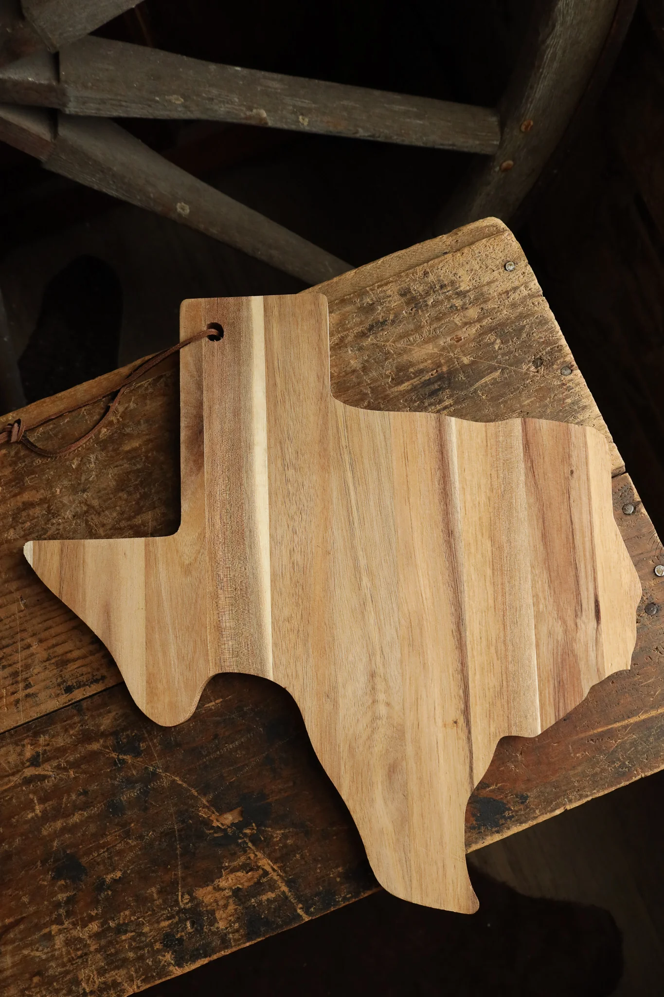 Maple Leaf Texas Acacia 15" Cutting Board