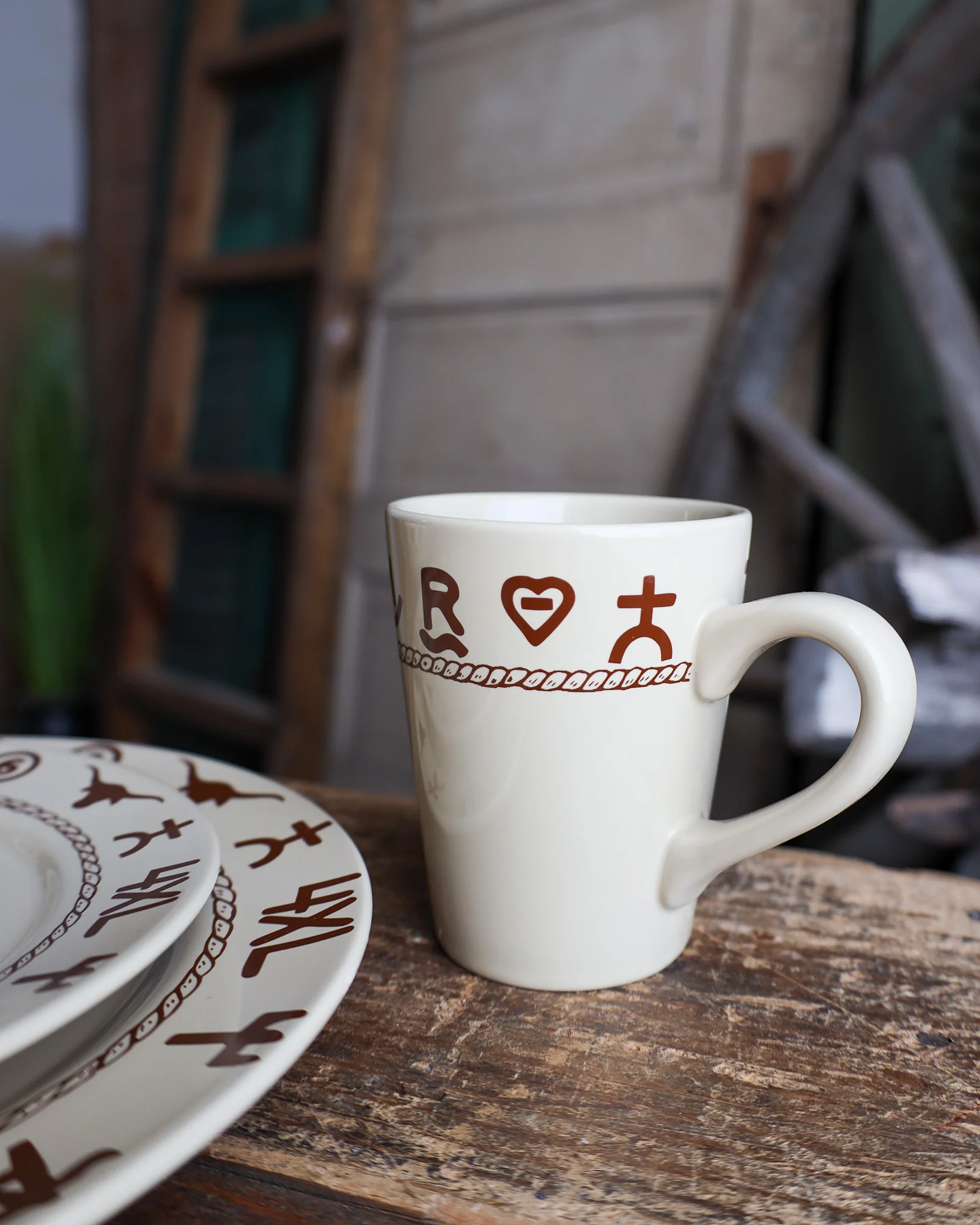 WEST CREATIONS BRANDED 16 PIECE DINNERWARE SET - Image 4