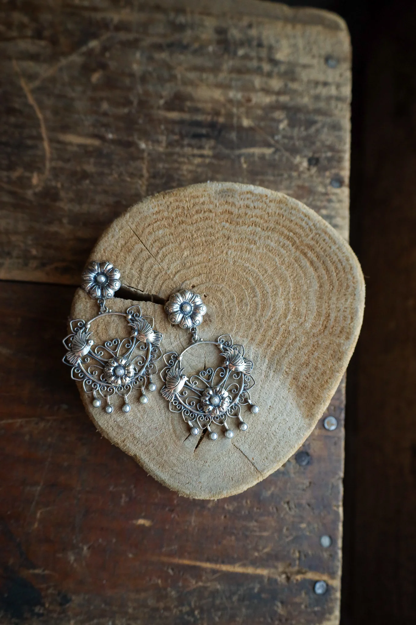 Federico Birds Tiny Pearls Circle Flower Earring - Image 3