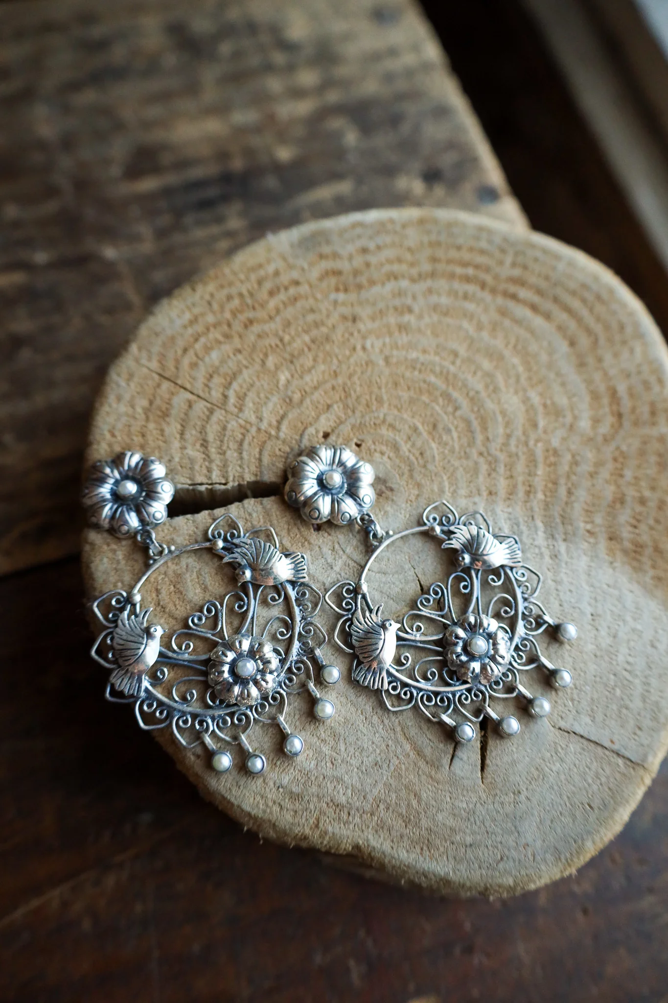 Federico Birds Tiny Pearls Circle Flower Earring - Image 4