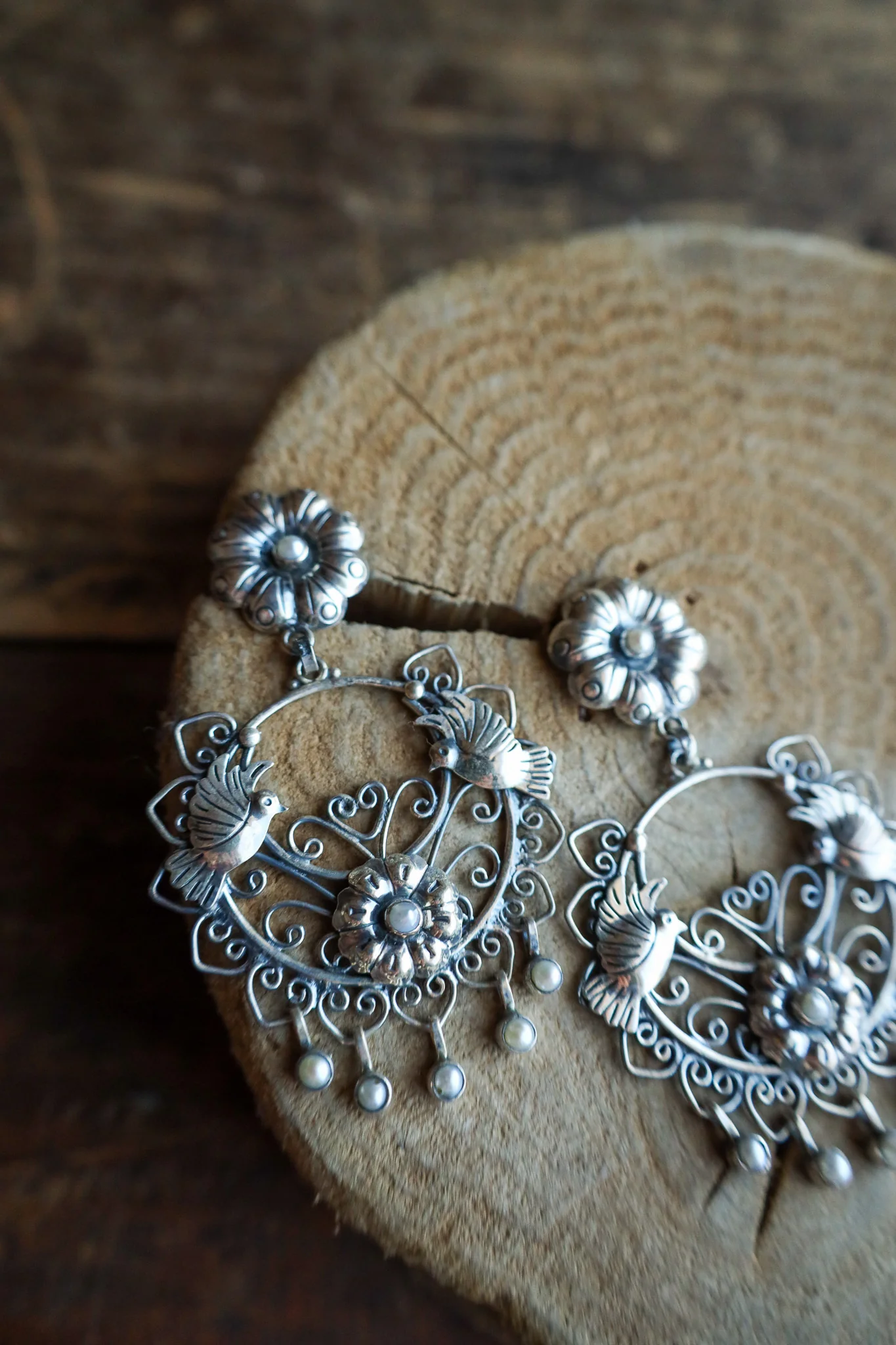 Federico Birds Tiny Pearls Circle Flower Earring - Image 5