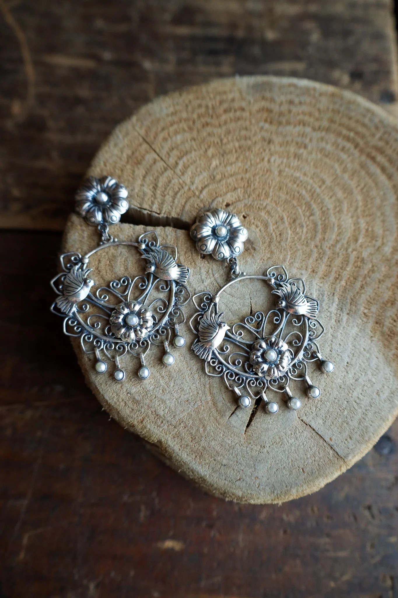 Federico Birds Tiny Pearls Circle Flower Earring - Image 7